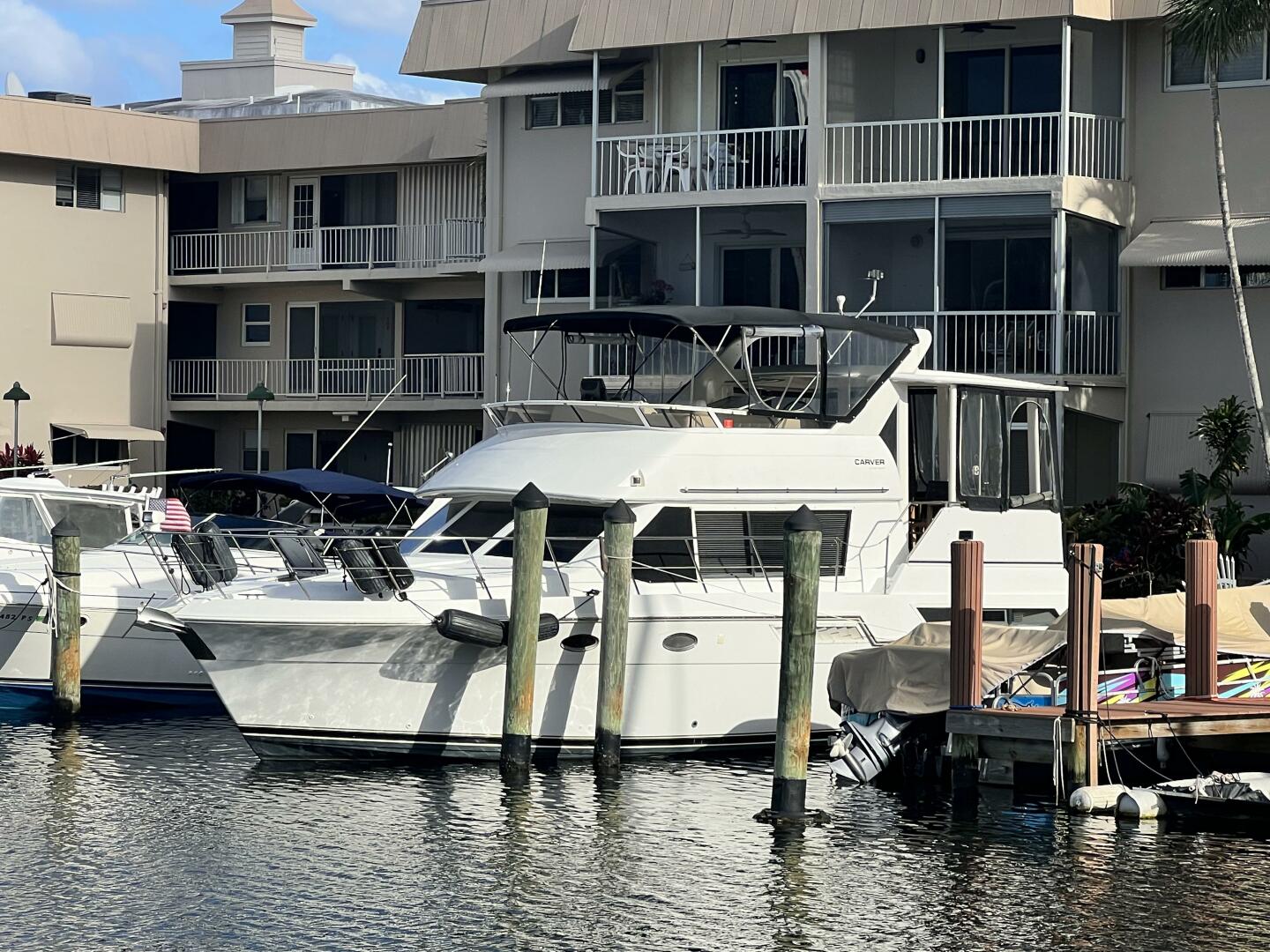 Carver 405 Aft Cabin — Coolin Down - Photo 34
