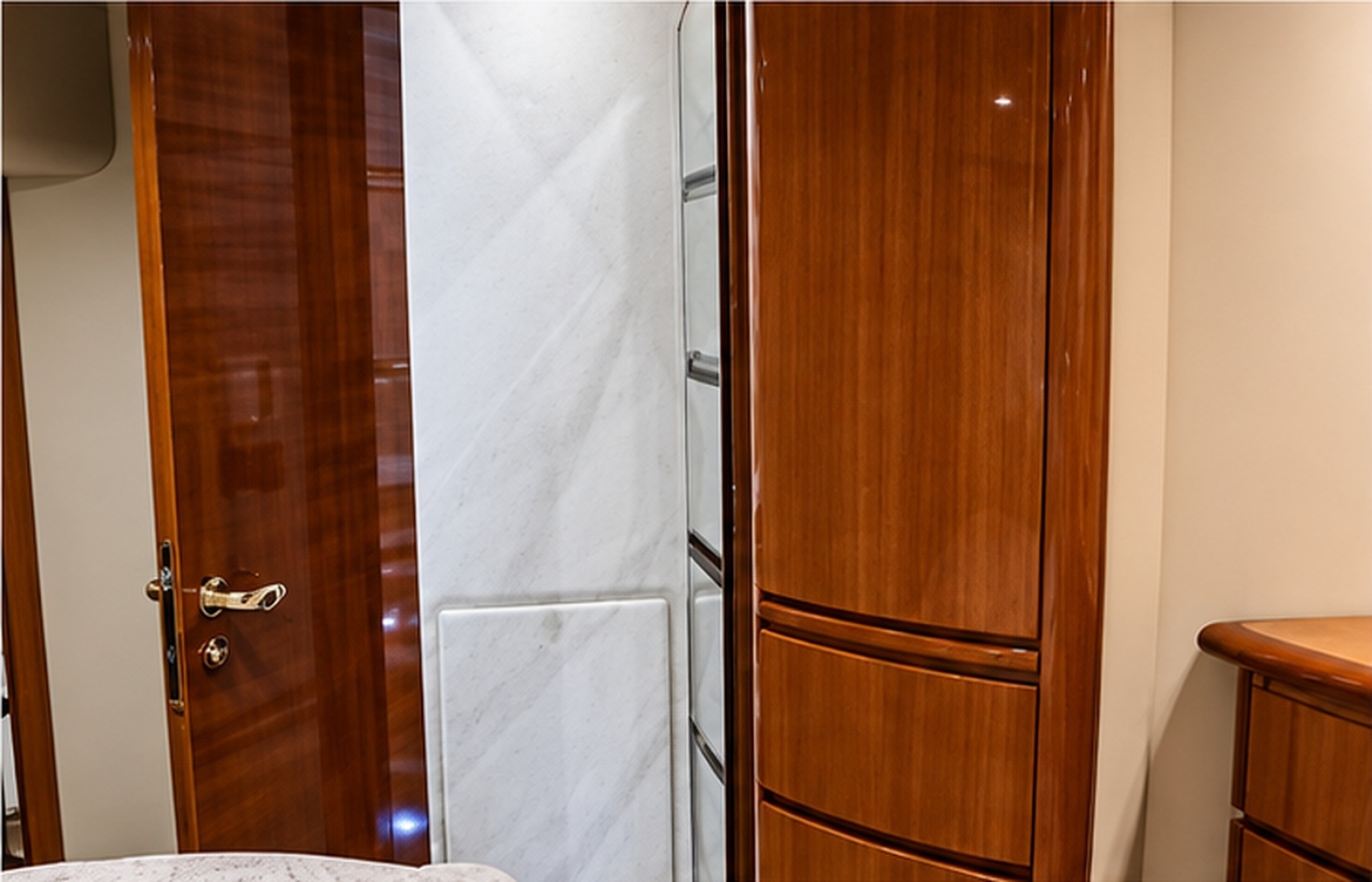 2004 Azimut 62