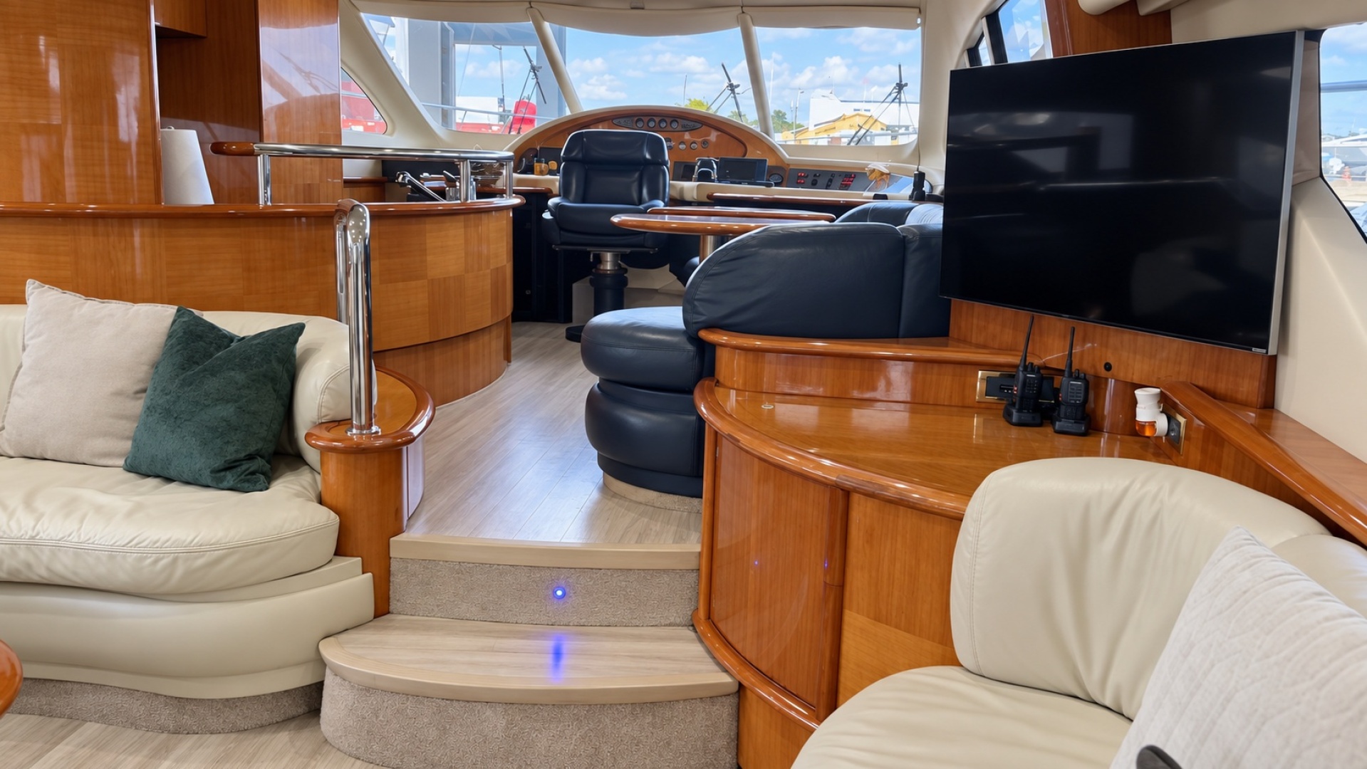 2004 Azimut 62