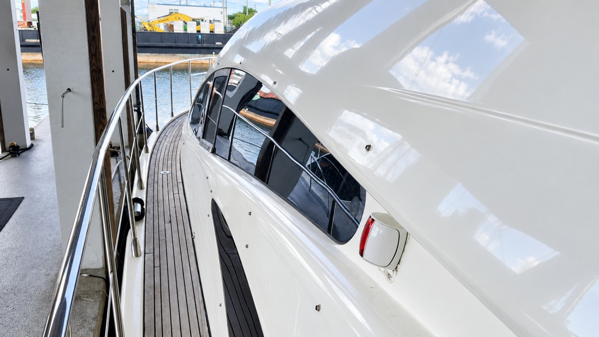 62 Azimut Fly   2004 62ft Azimut Yacht For Sale