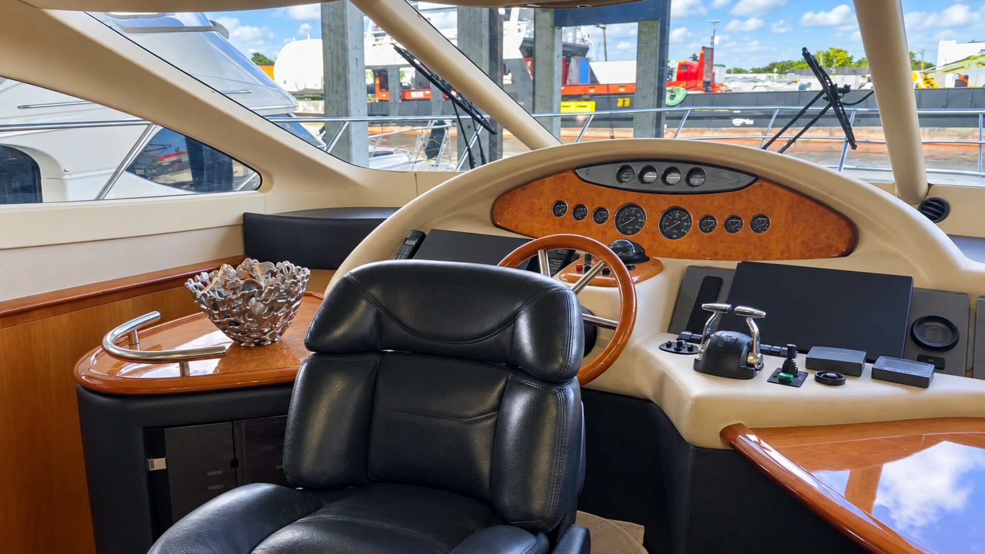 62 Azimut Fly   2004 62ft Azimut Yacht For Sale