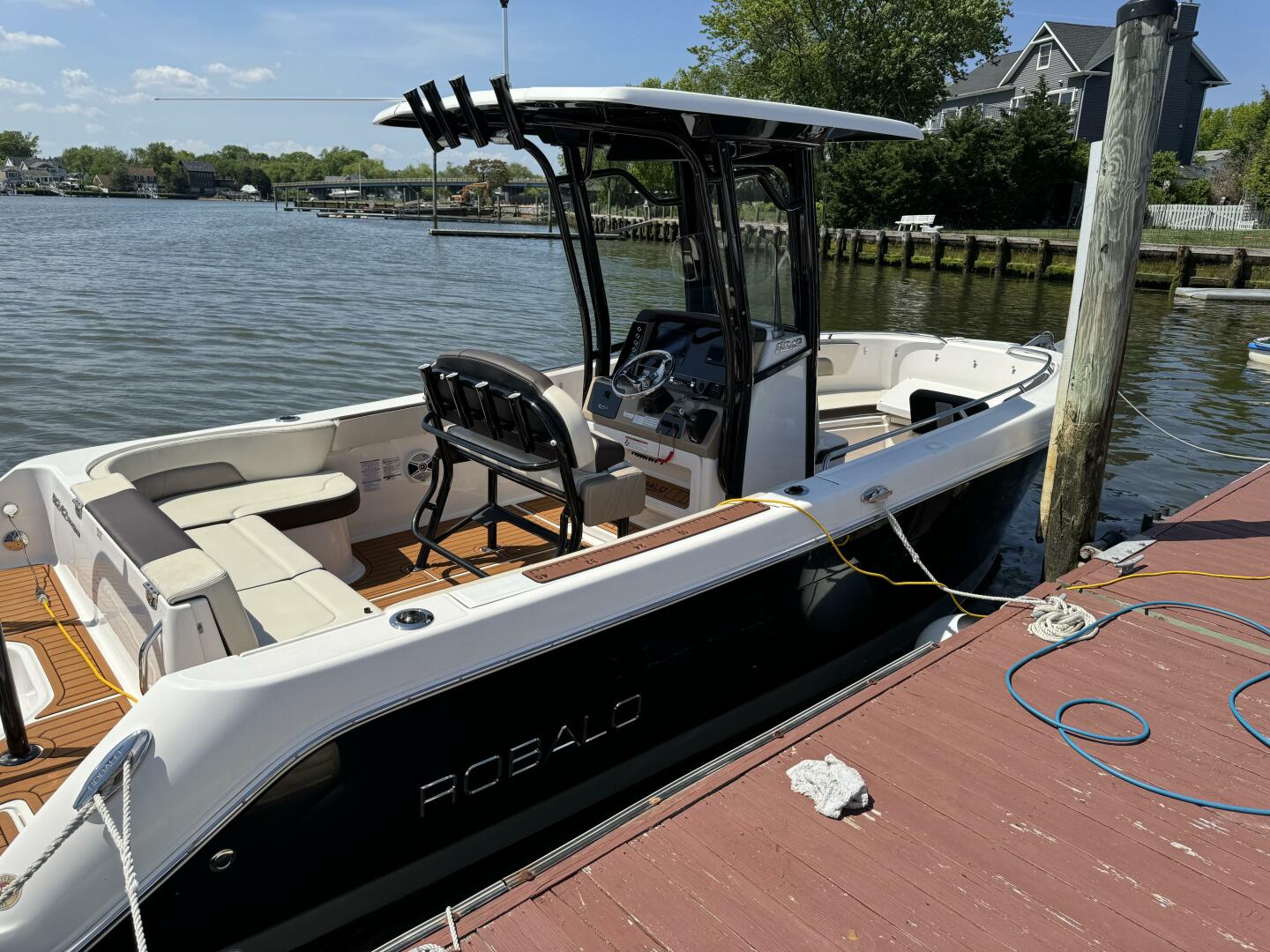 2018 Robalo R242 Explorer for sale