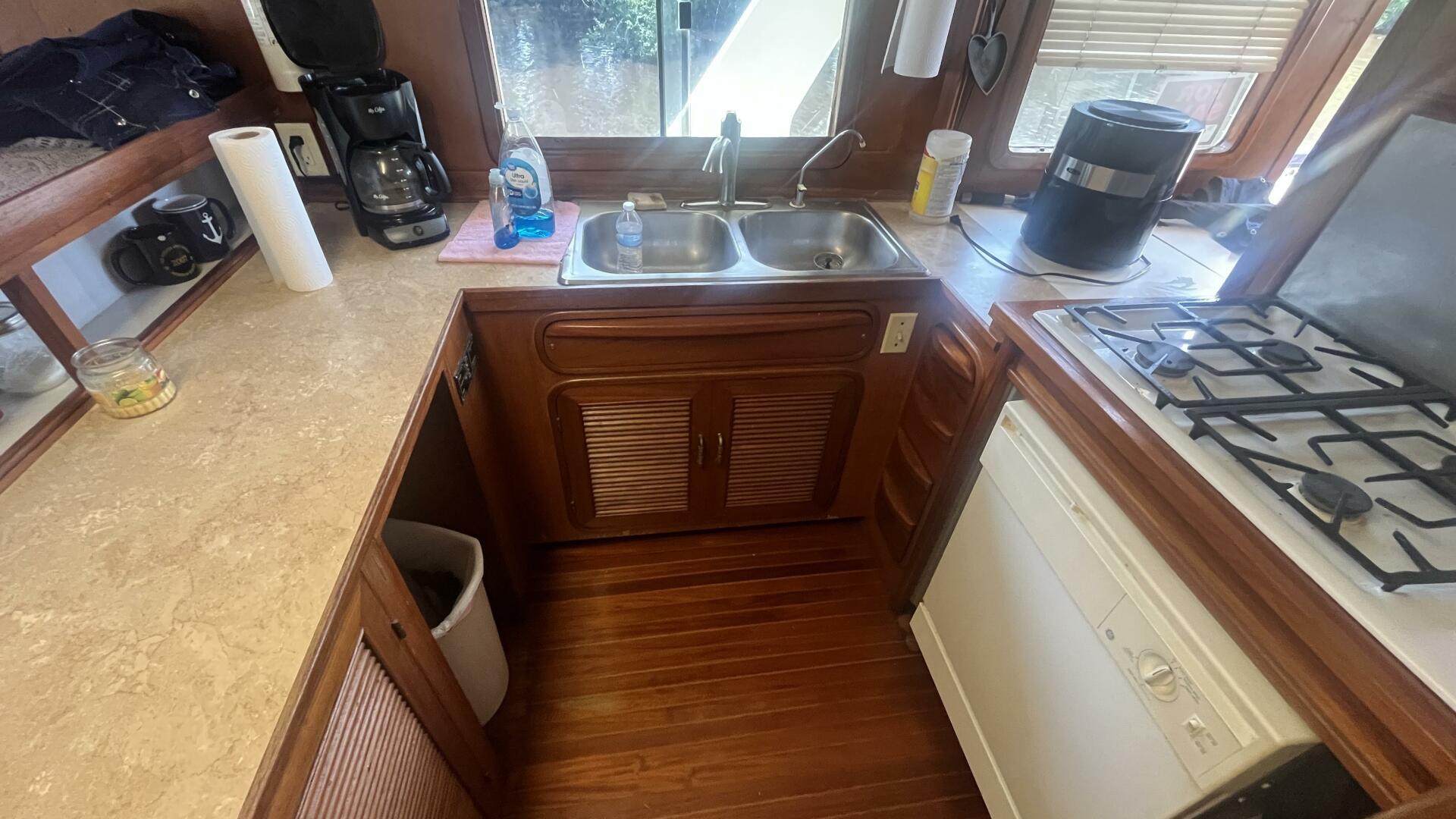 Island Angel 62ft Marine Trader Yacht For Sale