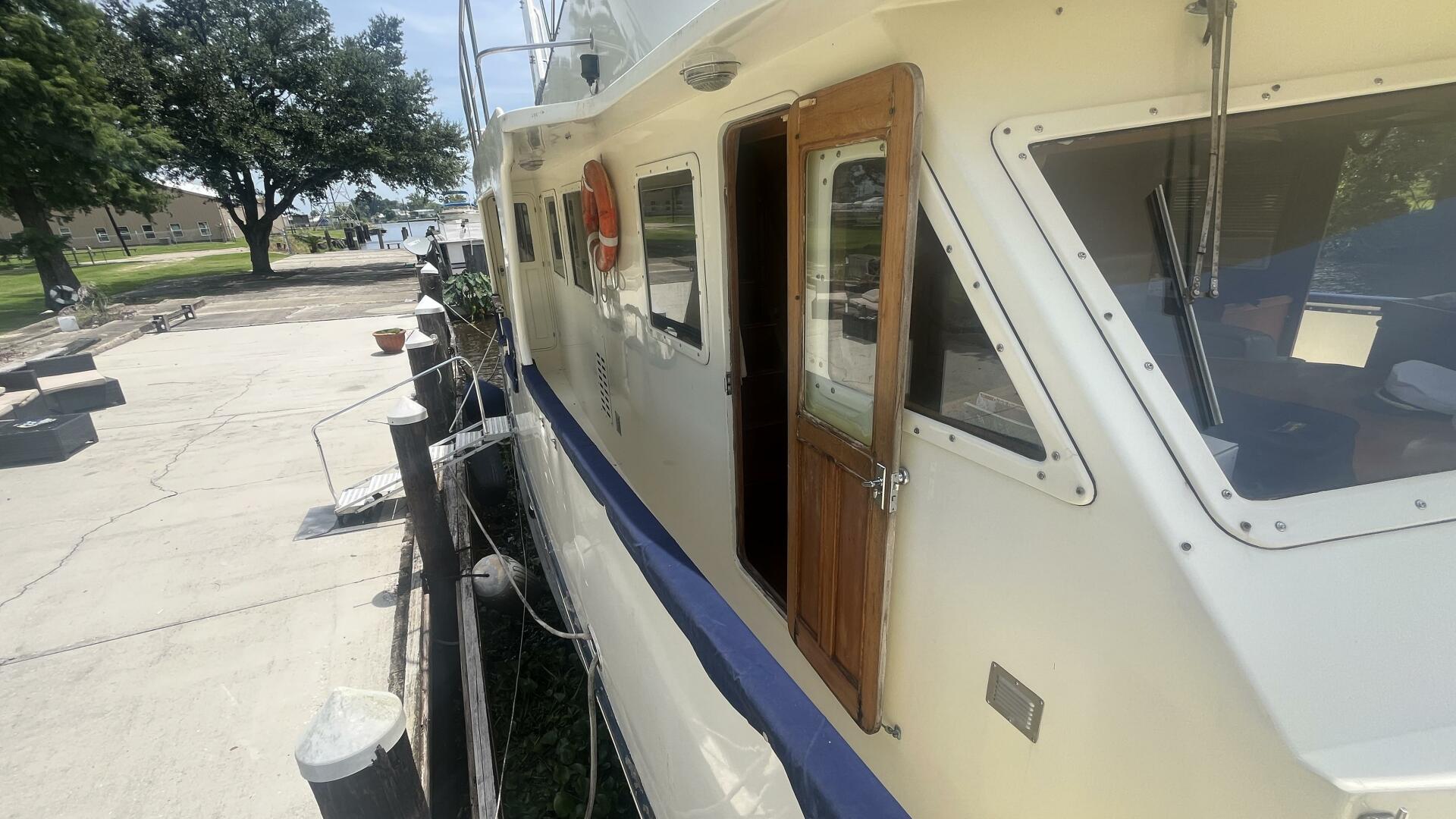 Island Angel 62ft Marine Trader Yacht For Sale