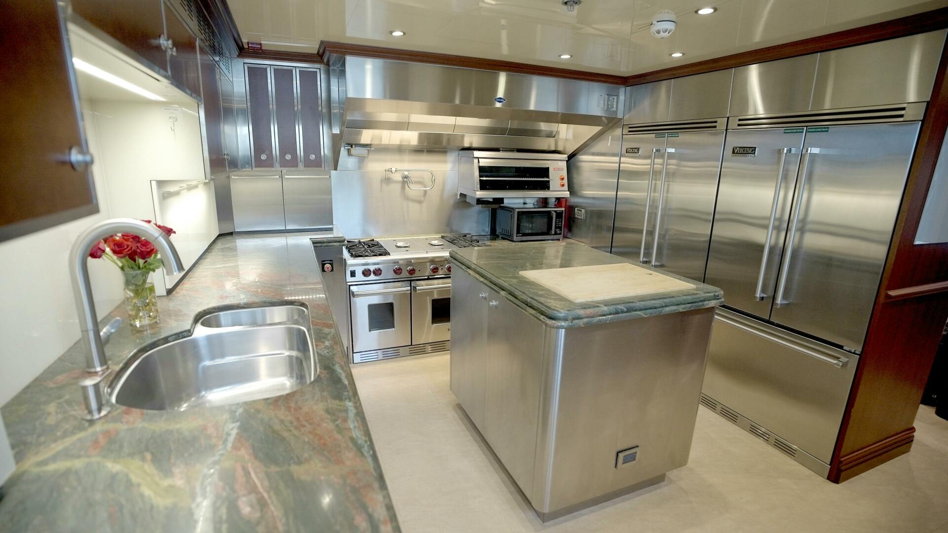 HOMECOMING 136ft Horizon Yacht For Sale
