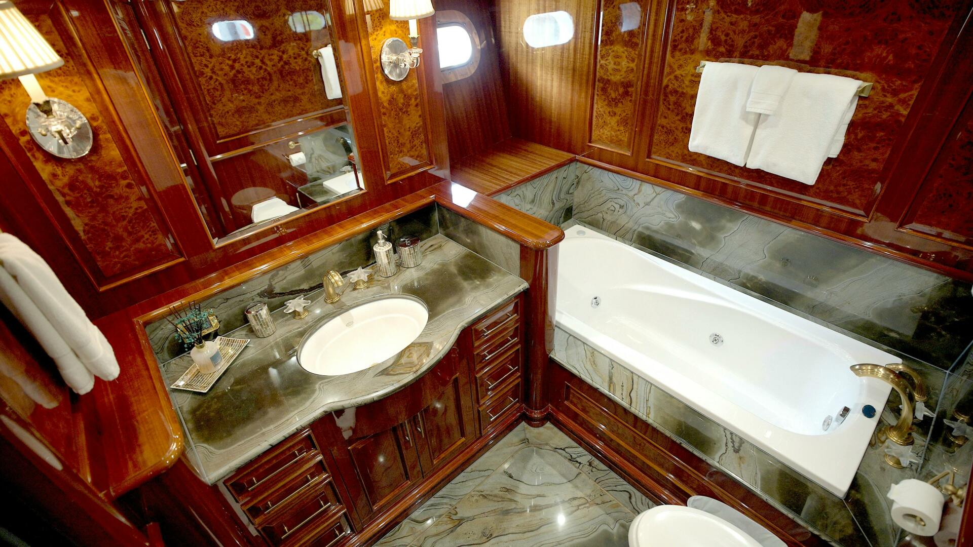 HOMECOMING 136ft Horizon Yacht For Sale