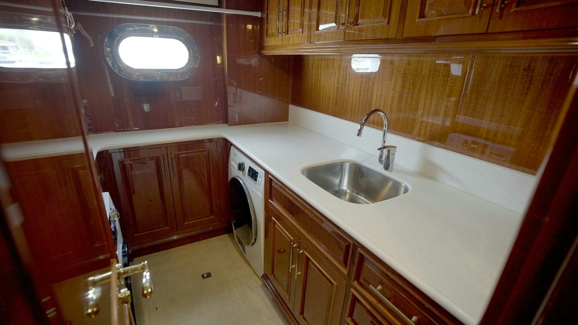 HOMECOMING 136ft Horizon Yacht For Sale