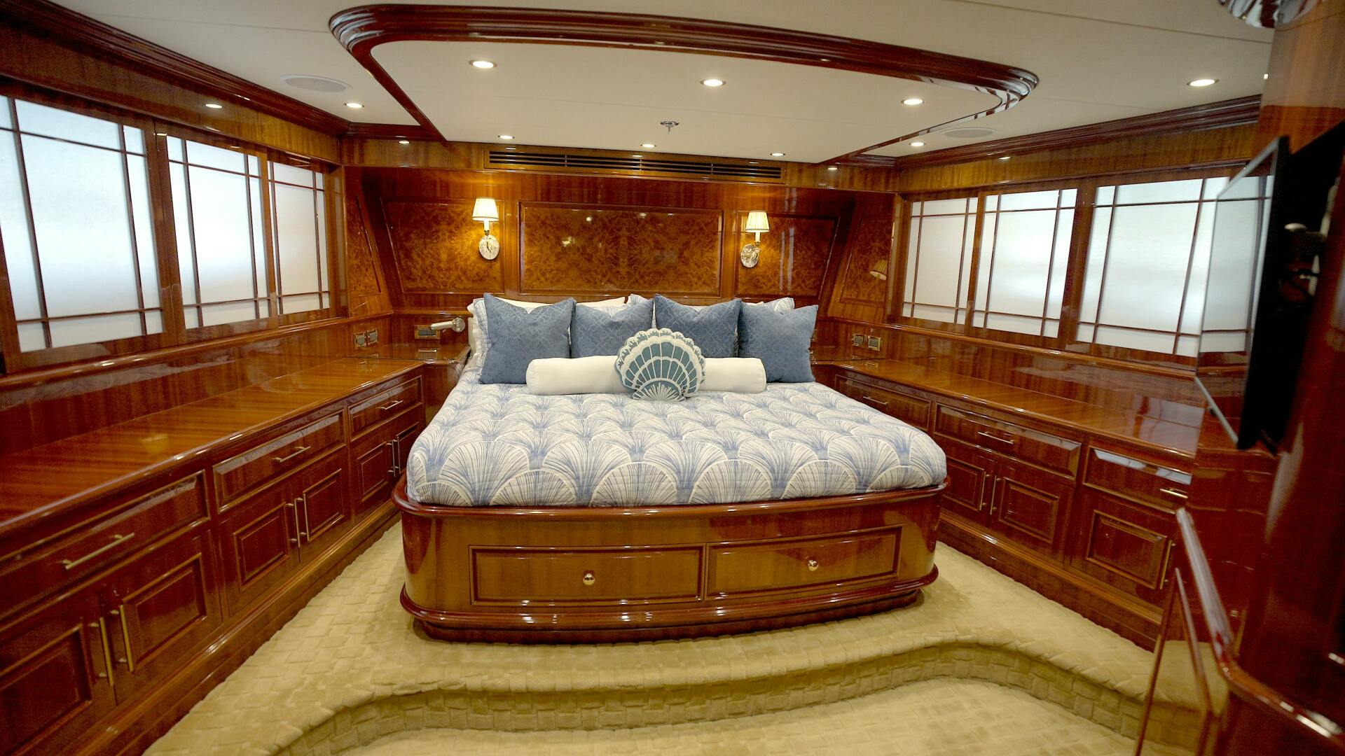 HOMECOMING 136ft Horizon Yacht For Sale