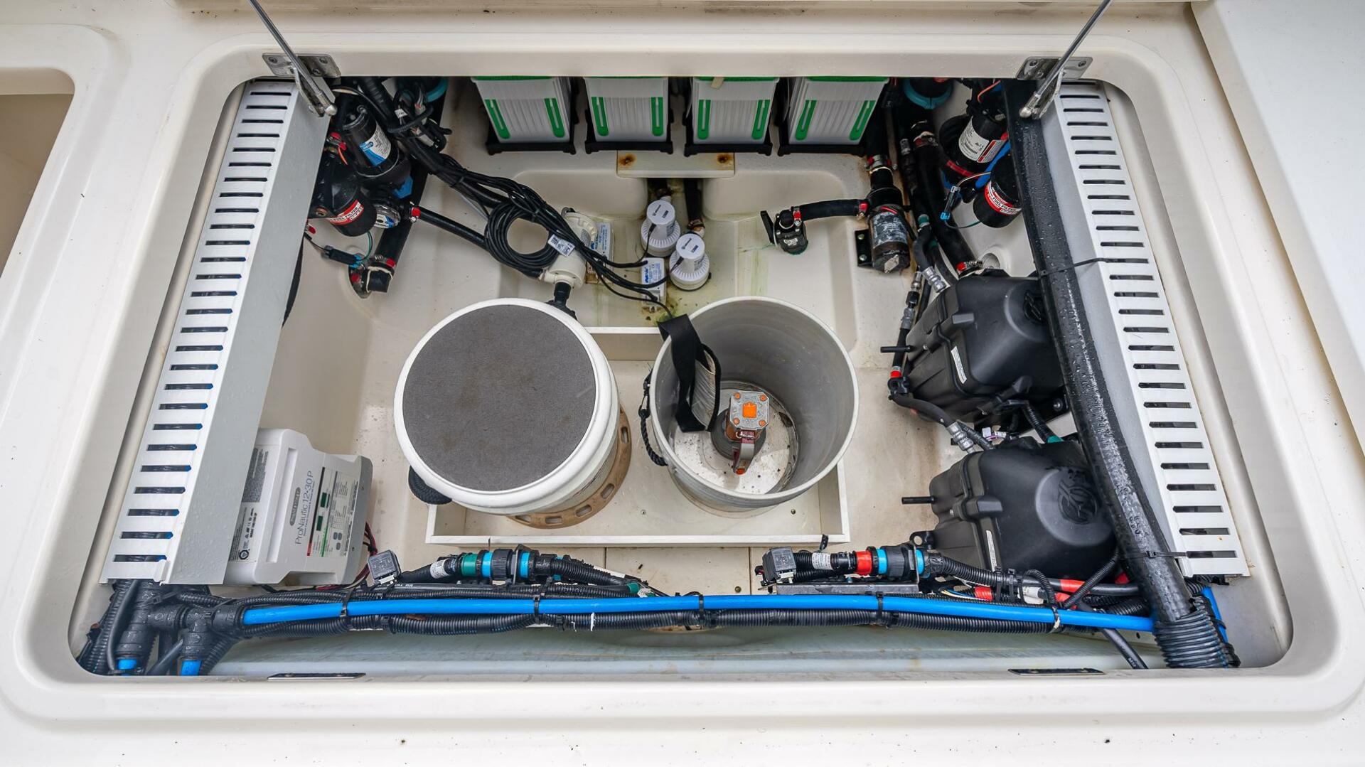 330 Boston Whaler 33ft Boston Whaler Yacht For Sale