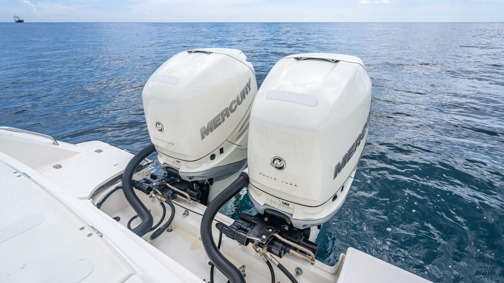 330 Boston Whaler 33ft Boston Whaler Yacht For Sale