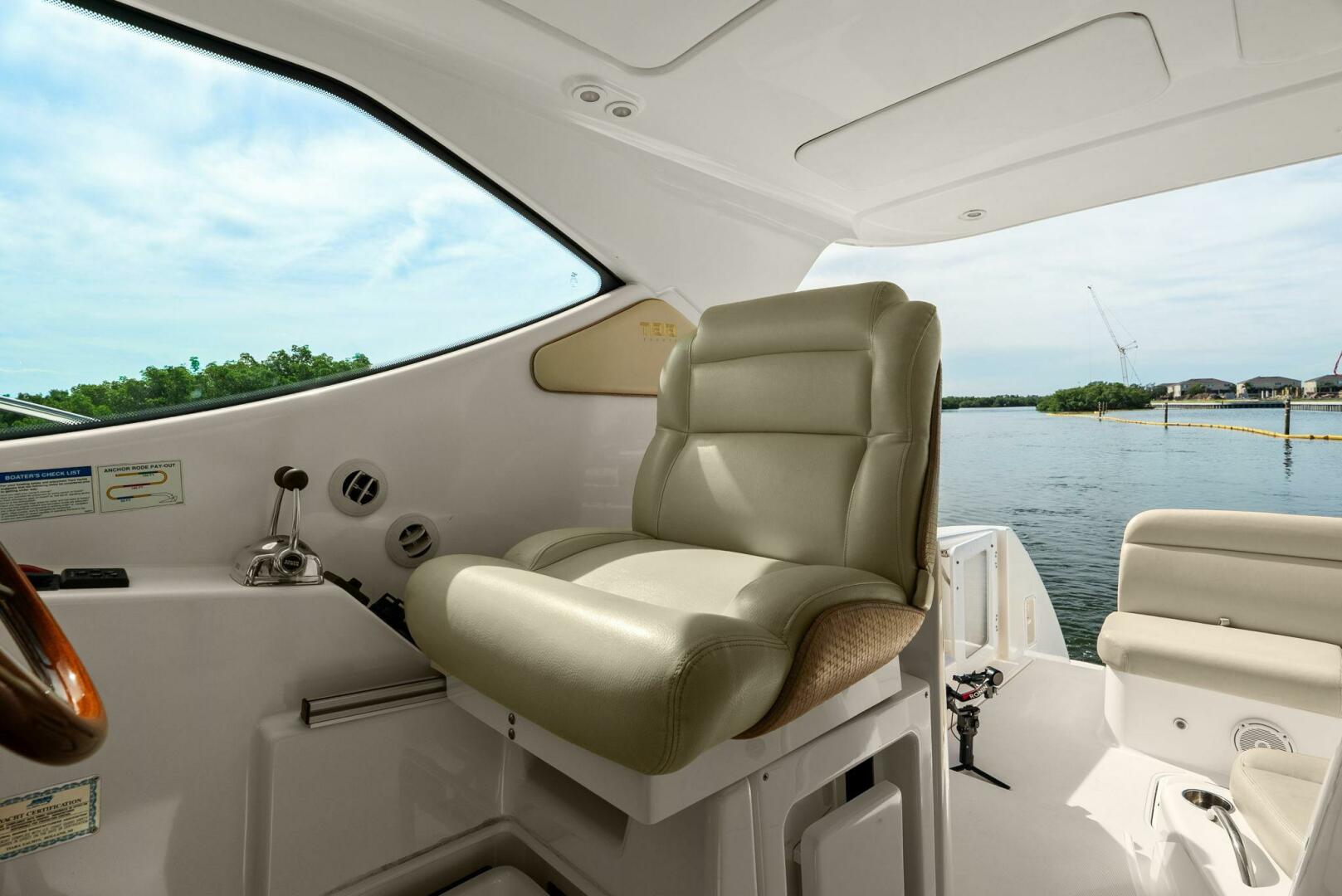 Fridge Benefit 35ft Tiara Yachts Yacht For Sale