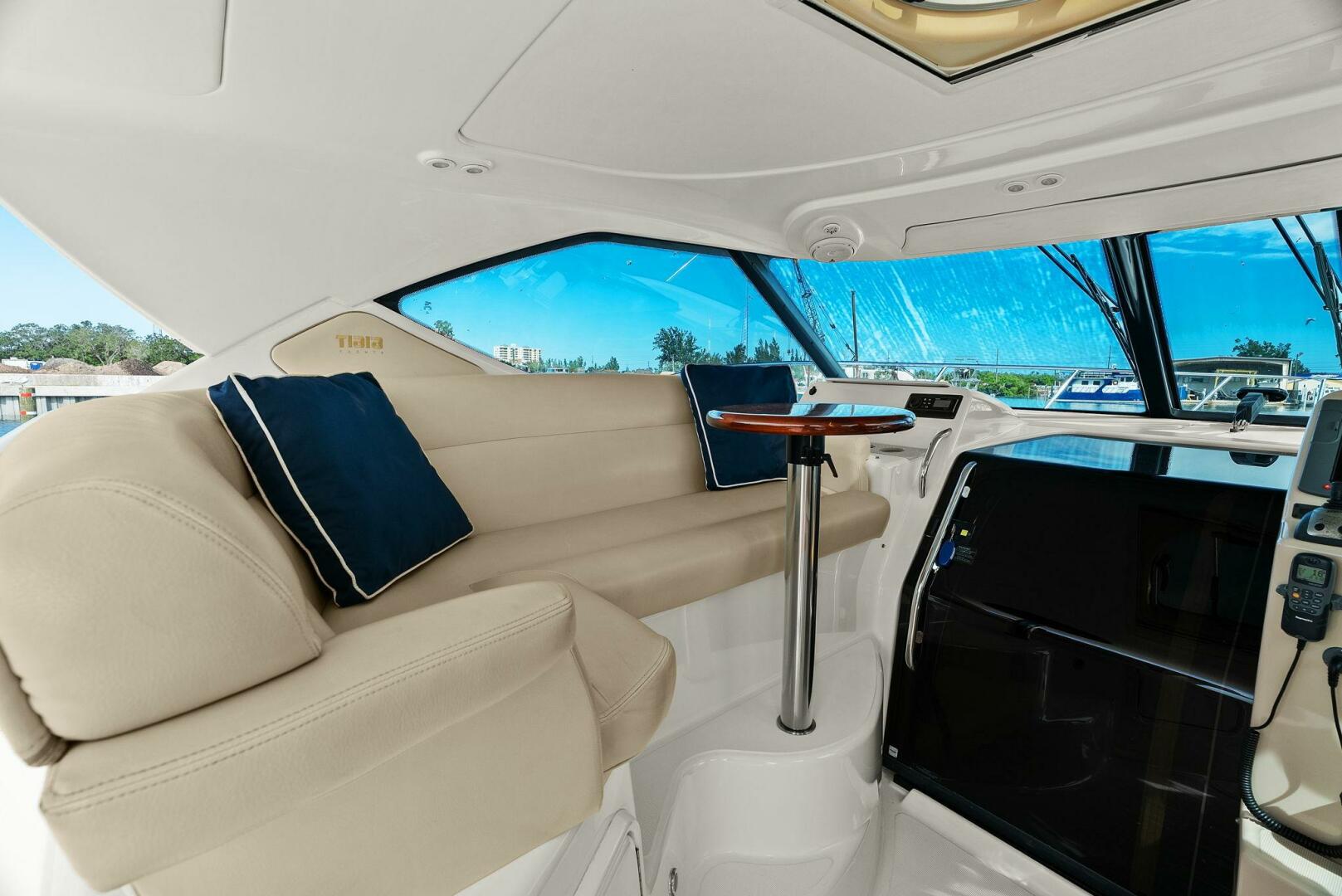 Fridge Benefit 35ft Tiara Yachts Yacht For Sale