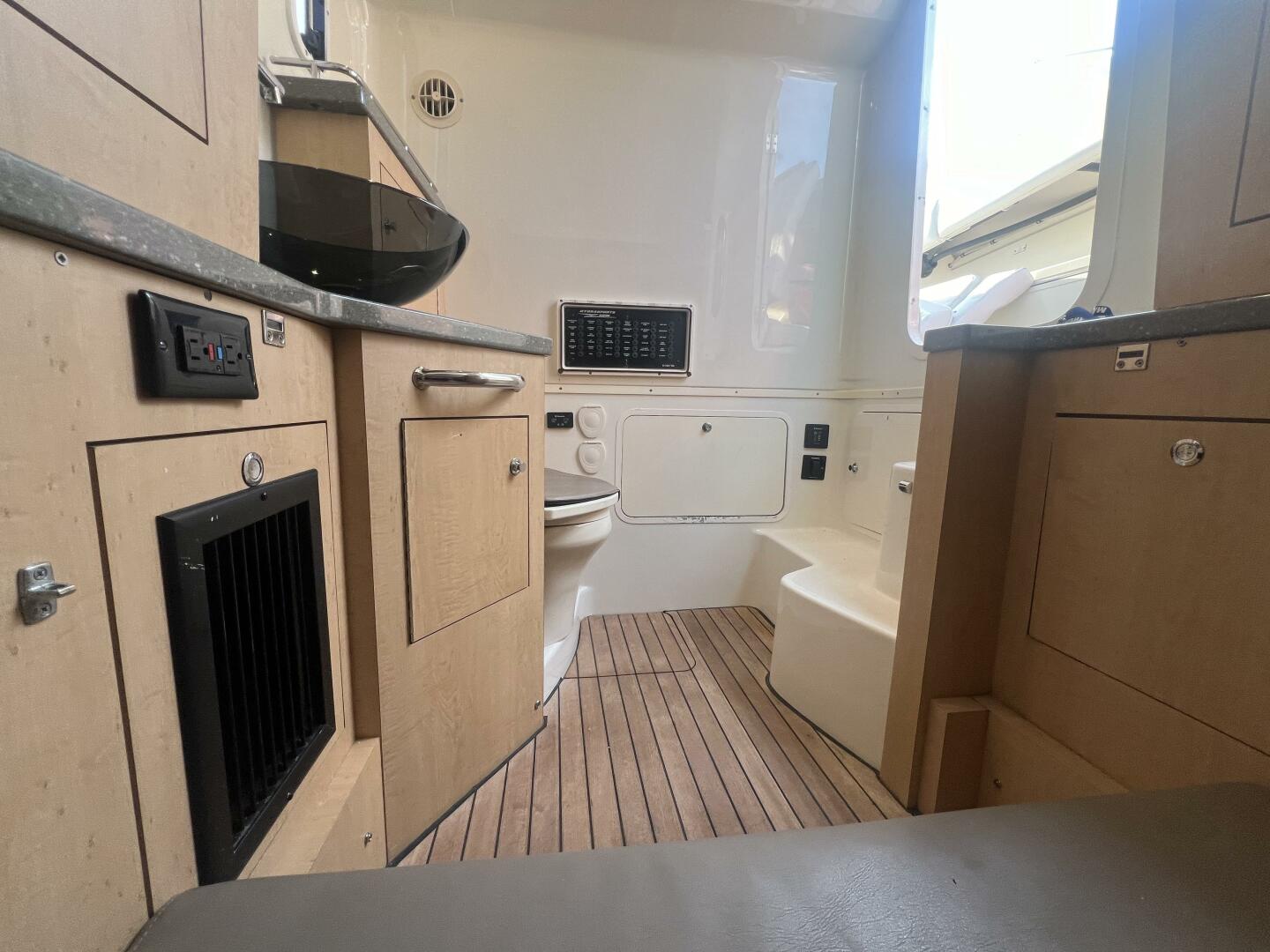 HCB 42 Five Wahoos - Interior