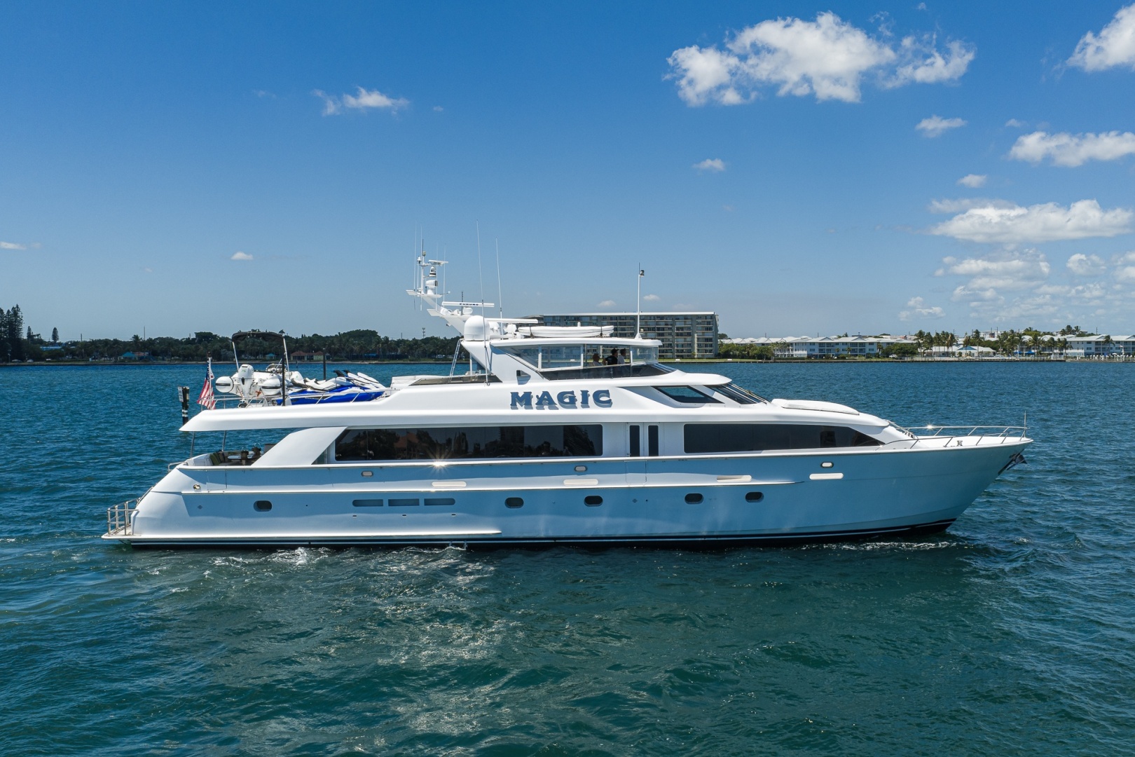 MAGIC — 2005 · 100' · 5 Cabins · Pre-Owned