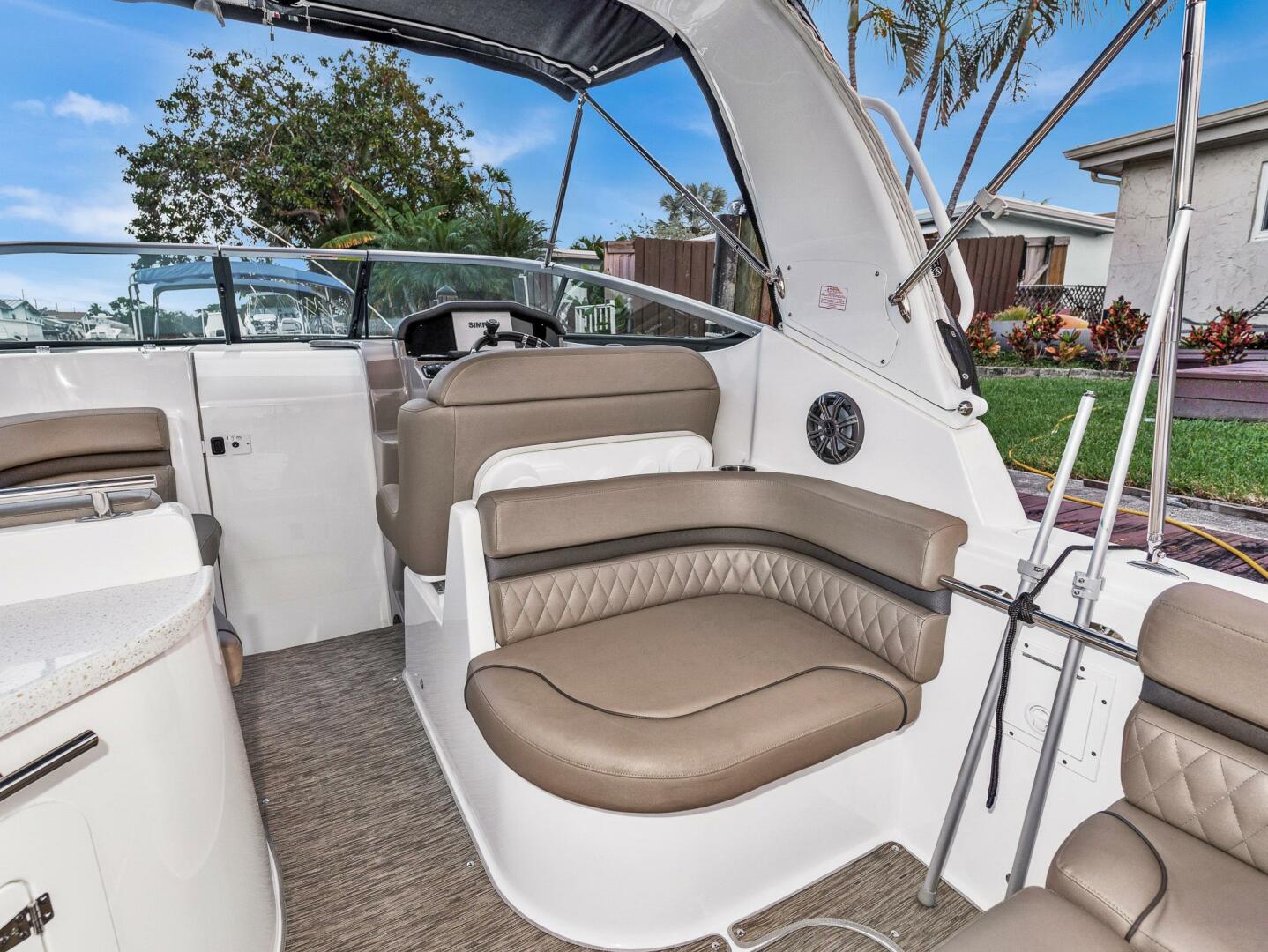 Rinker 270 Express Cruiser - Photo 10