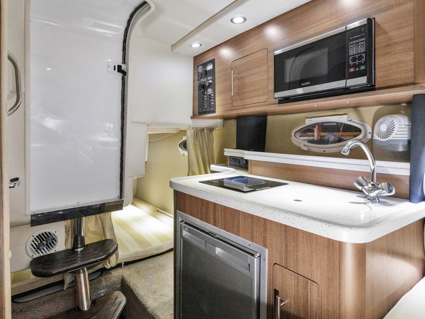 Rinker 270 Express Cruiser - Photo 17