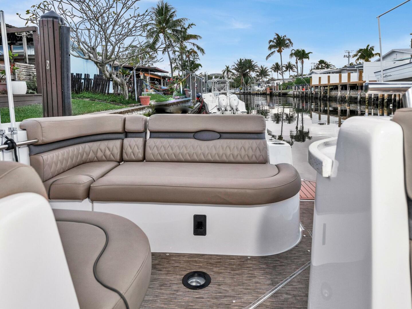 Rinker 270 Express Cruiser - Photo 8