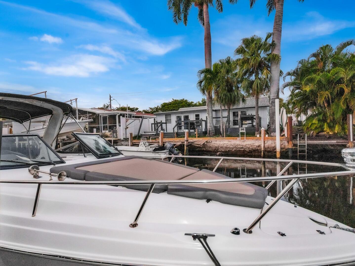 Rinker 270 Express Cruiser - Photo 20