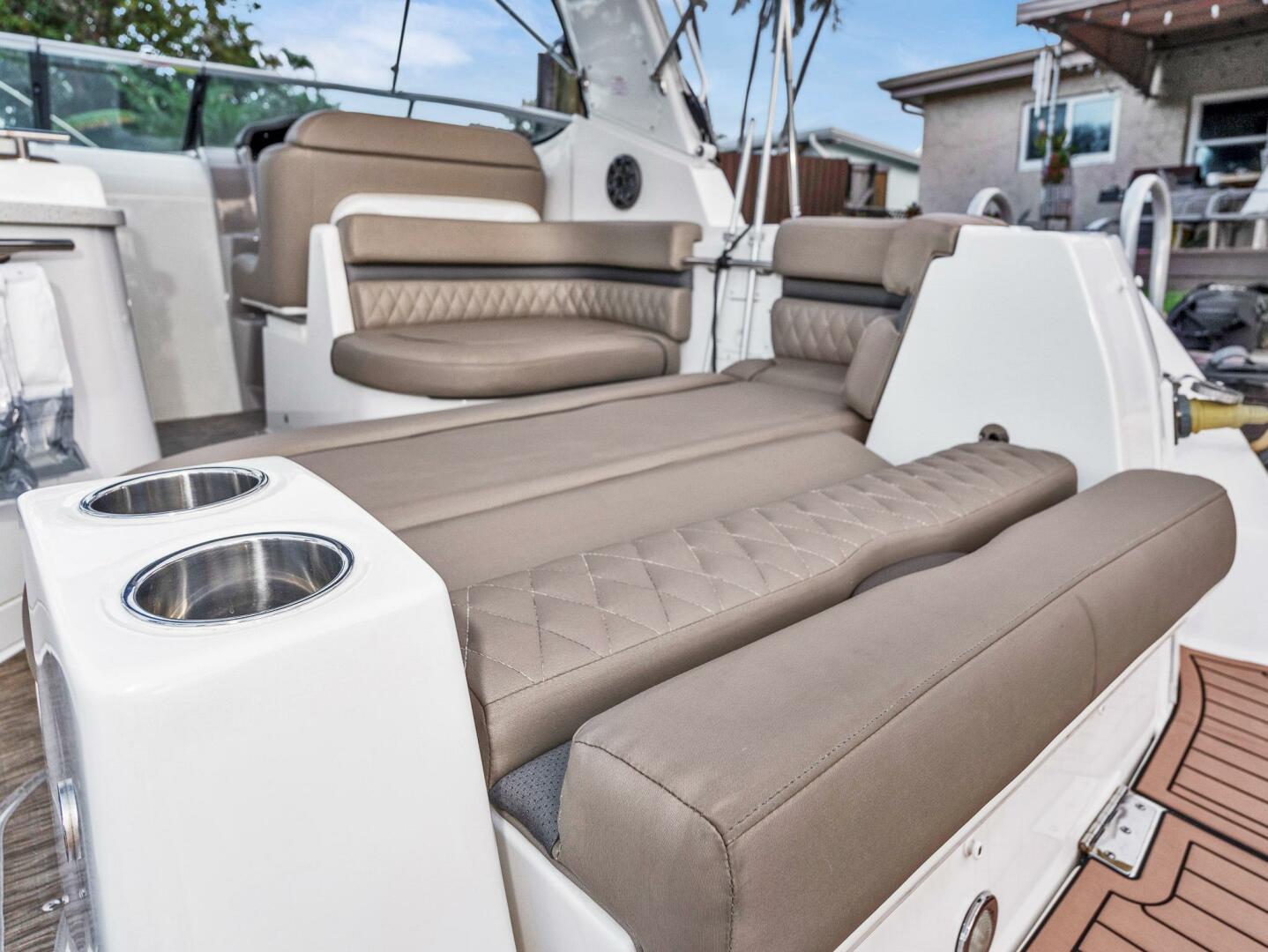 Rinker 270 Express Cruiser - Photo 6