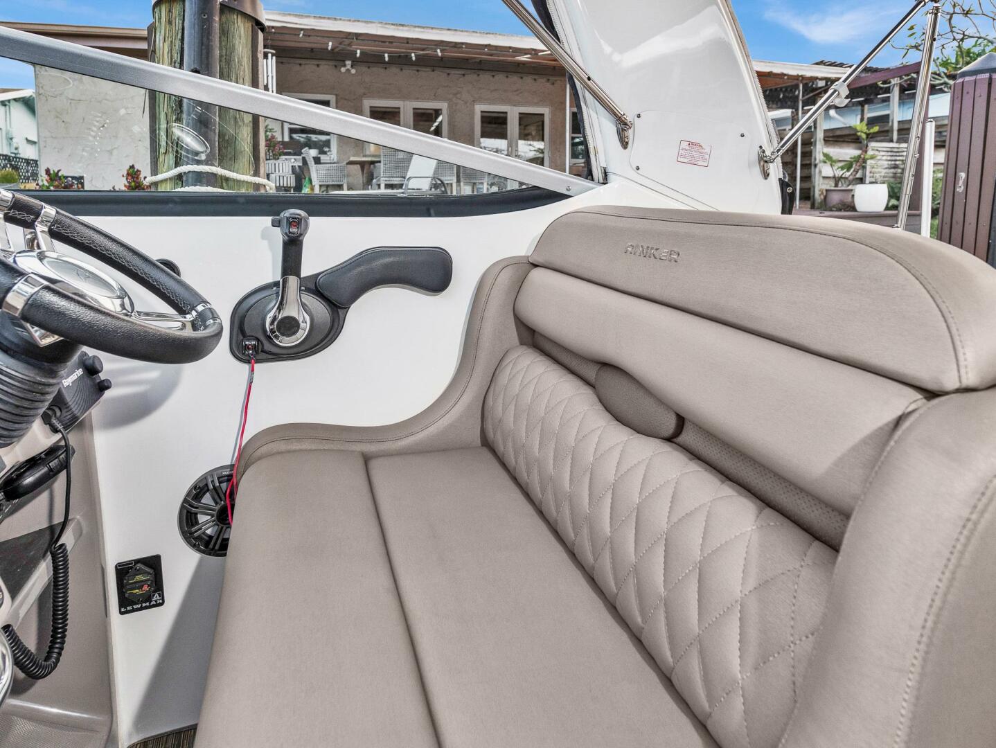 Rinker 270 Express Cruiser - Photo 12