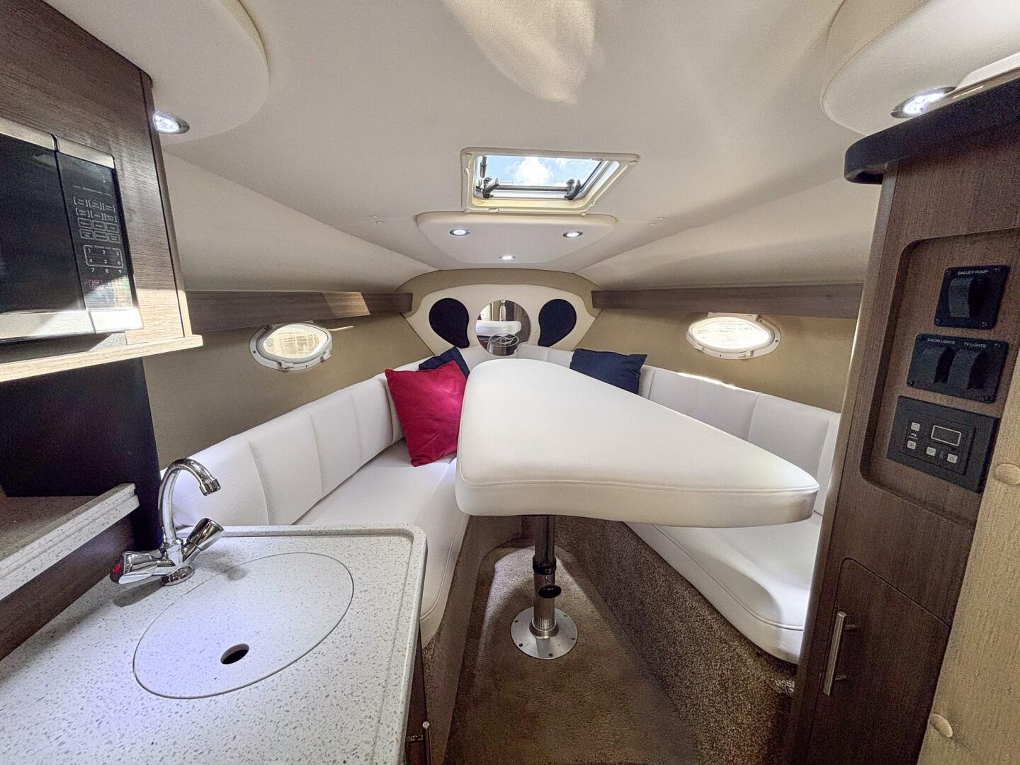 Rinker 270 Express Cruiser - Photo 13