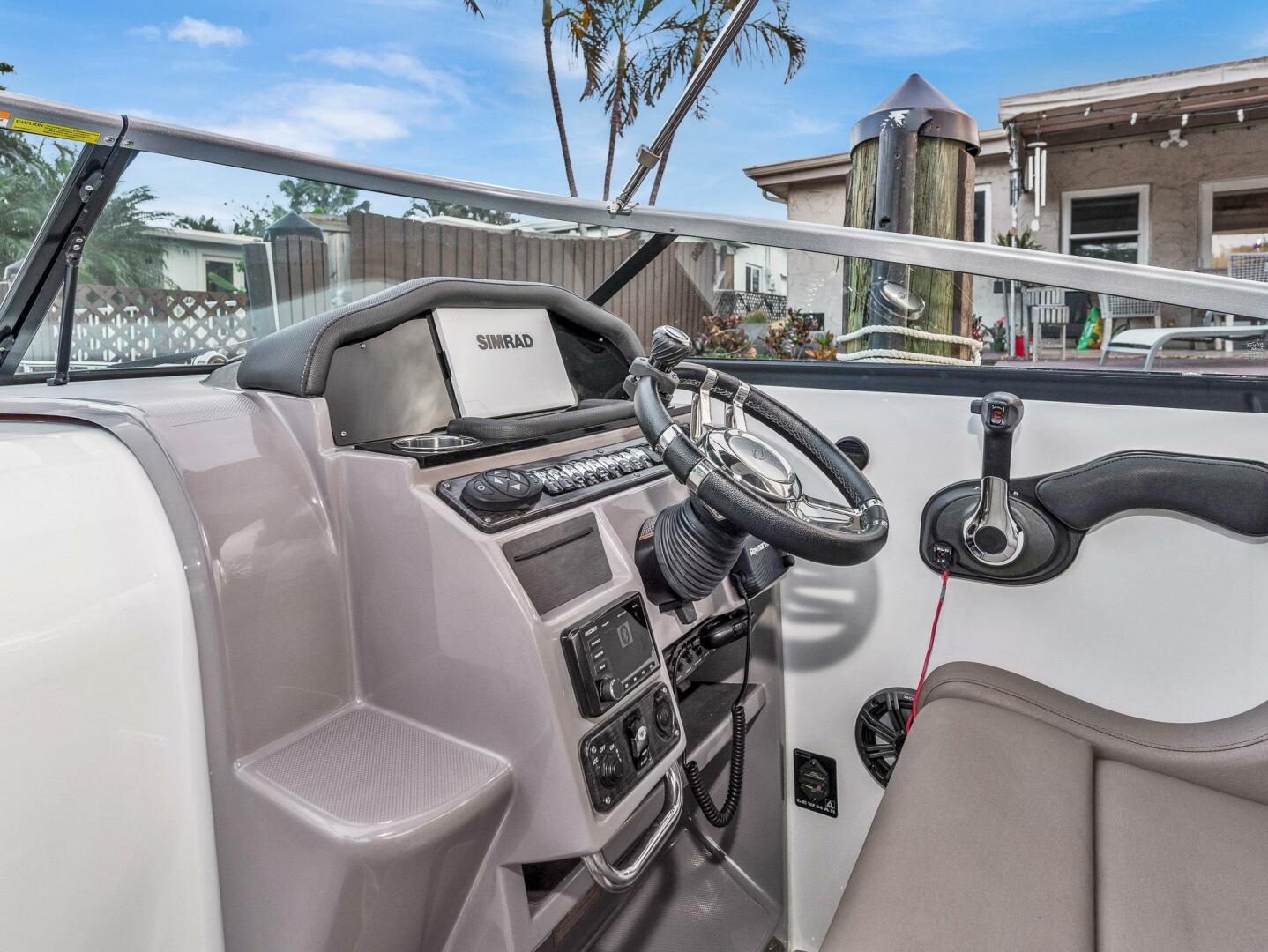Rinker 270 Express Cruiser - Photo 11