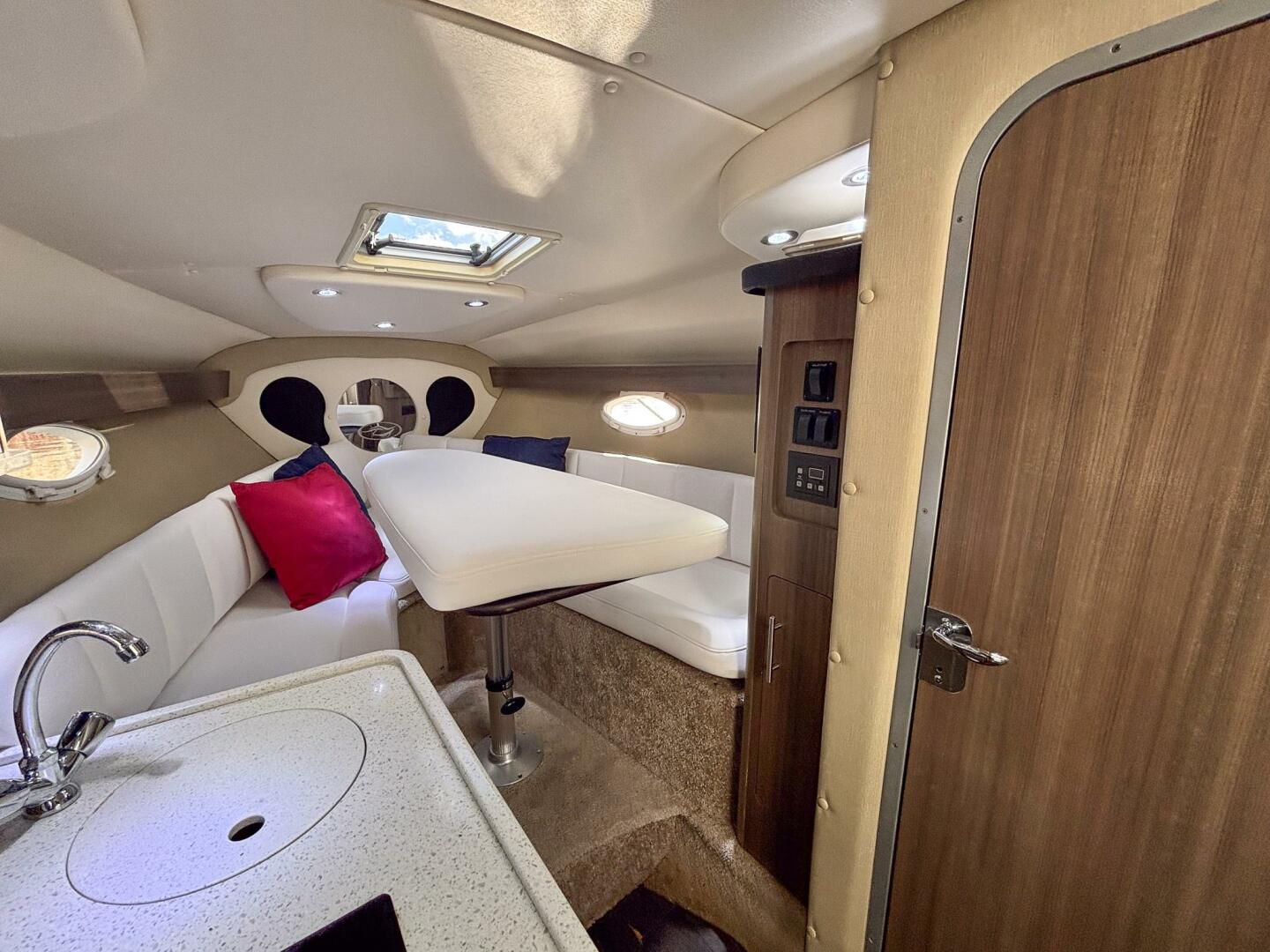 Rinker 270 Express Cruiser - Photo 14