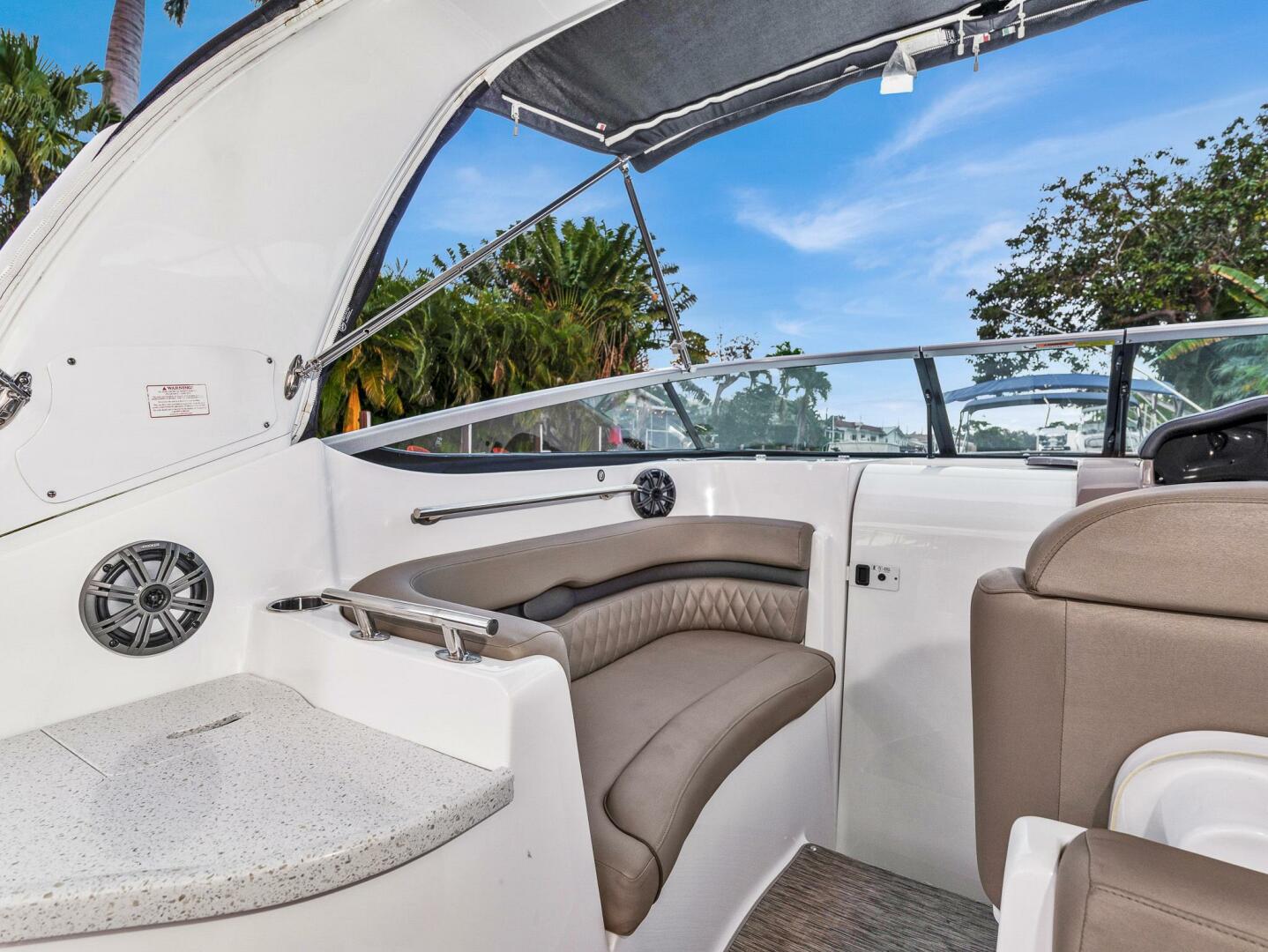 Rinker 270 Express Cruiser - Photo 9