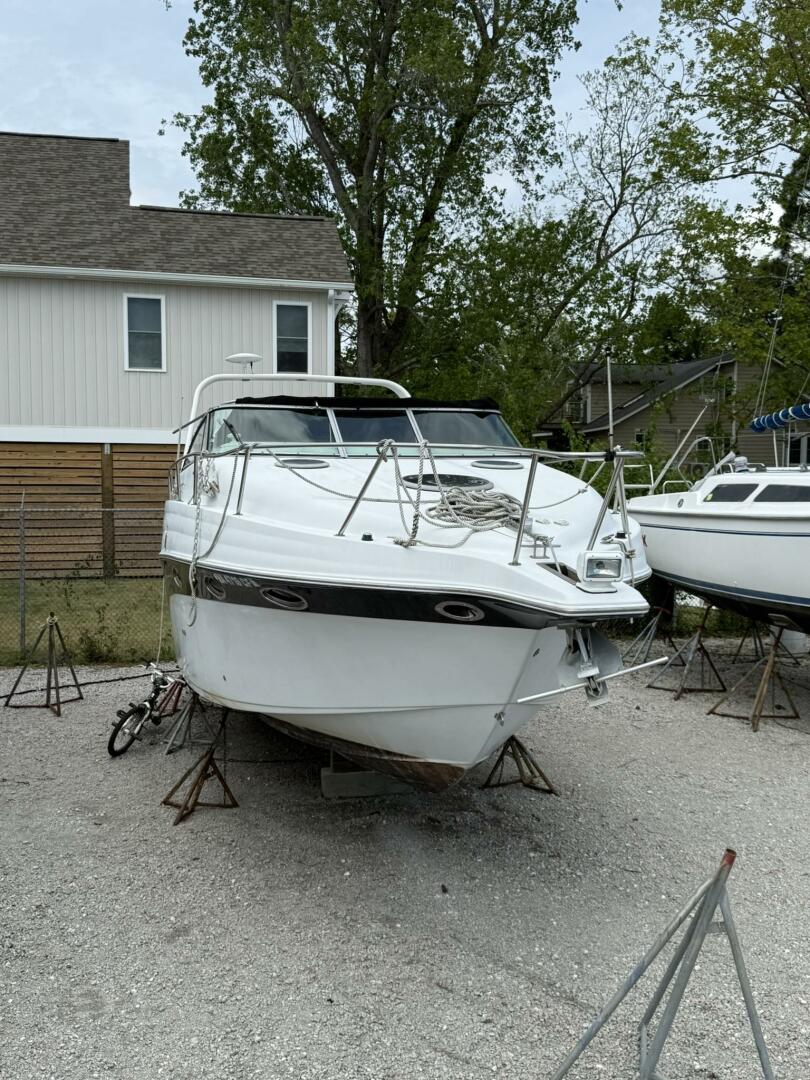 THE BEACH HOUSE 29ft Crownline Yacht For Sale