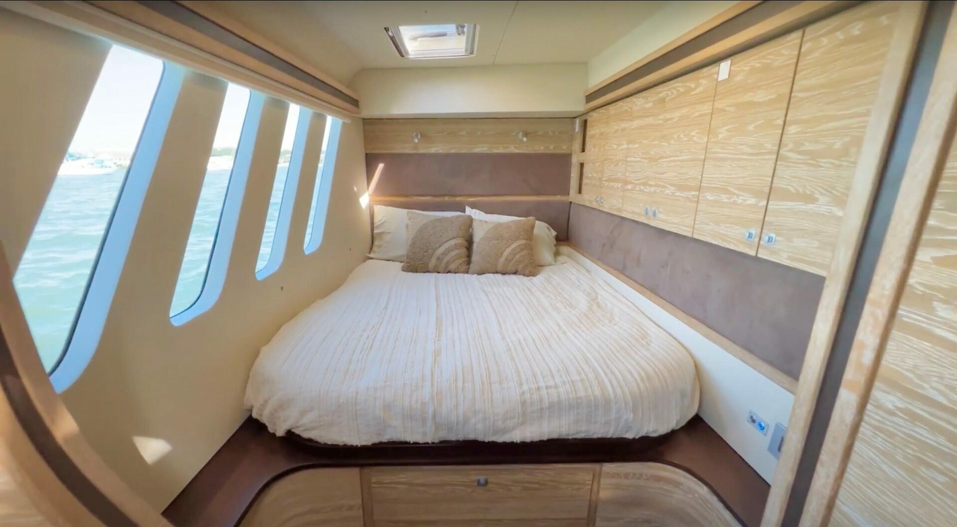 50ft Xquisite Yachts Yacht For Sale