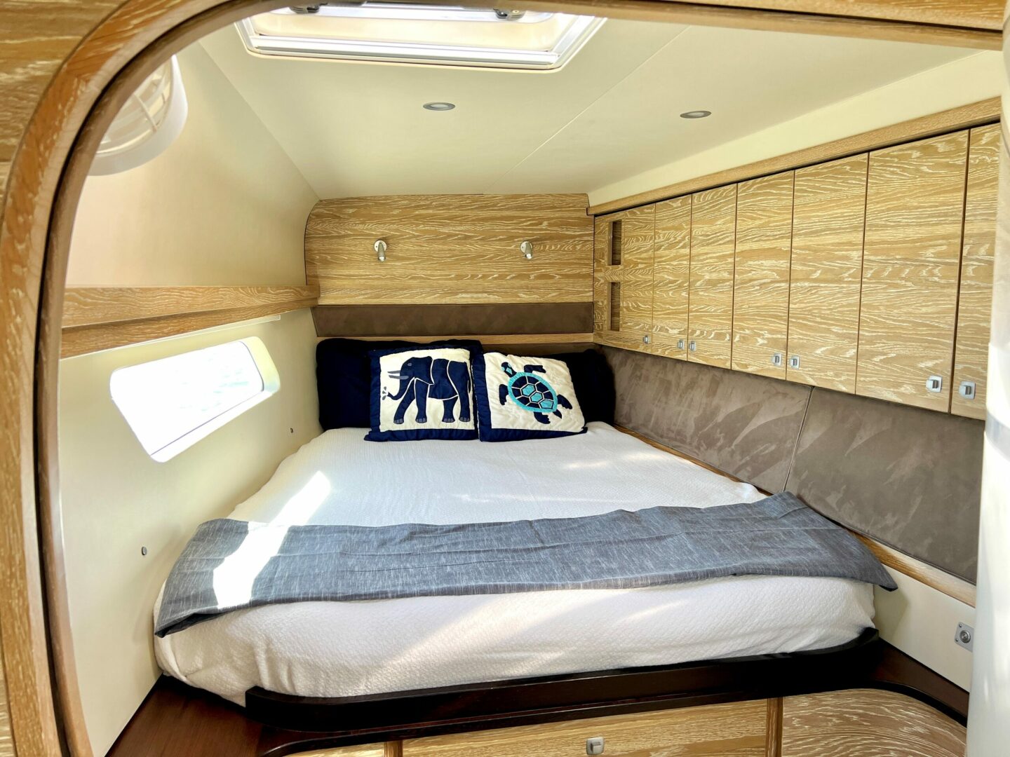 50ft Xquisite Yachts Yacht For Sale