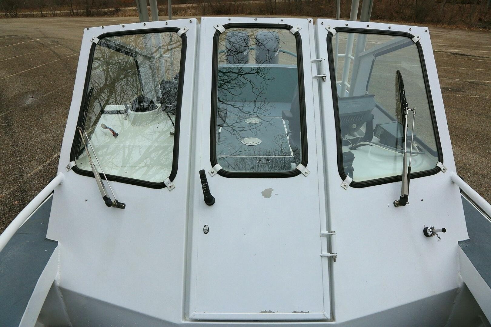 25ft SeaArk Yacht For Sale