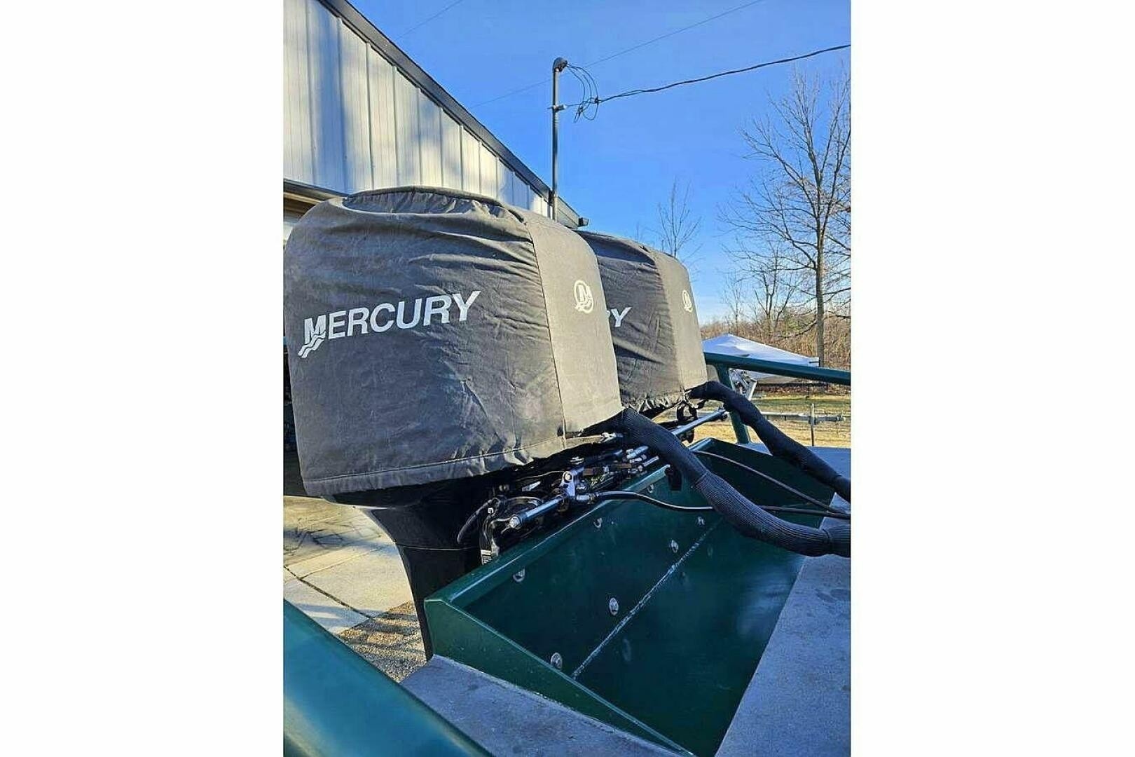 25ft SeaArk Yacht For Sale