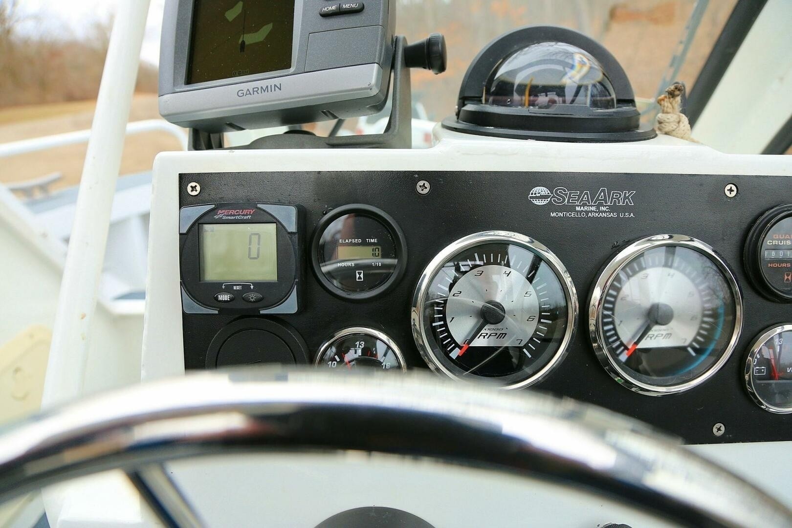 2002 SeaArk 25 V Commander SAMA 1365