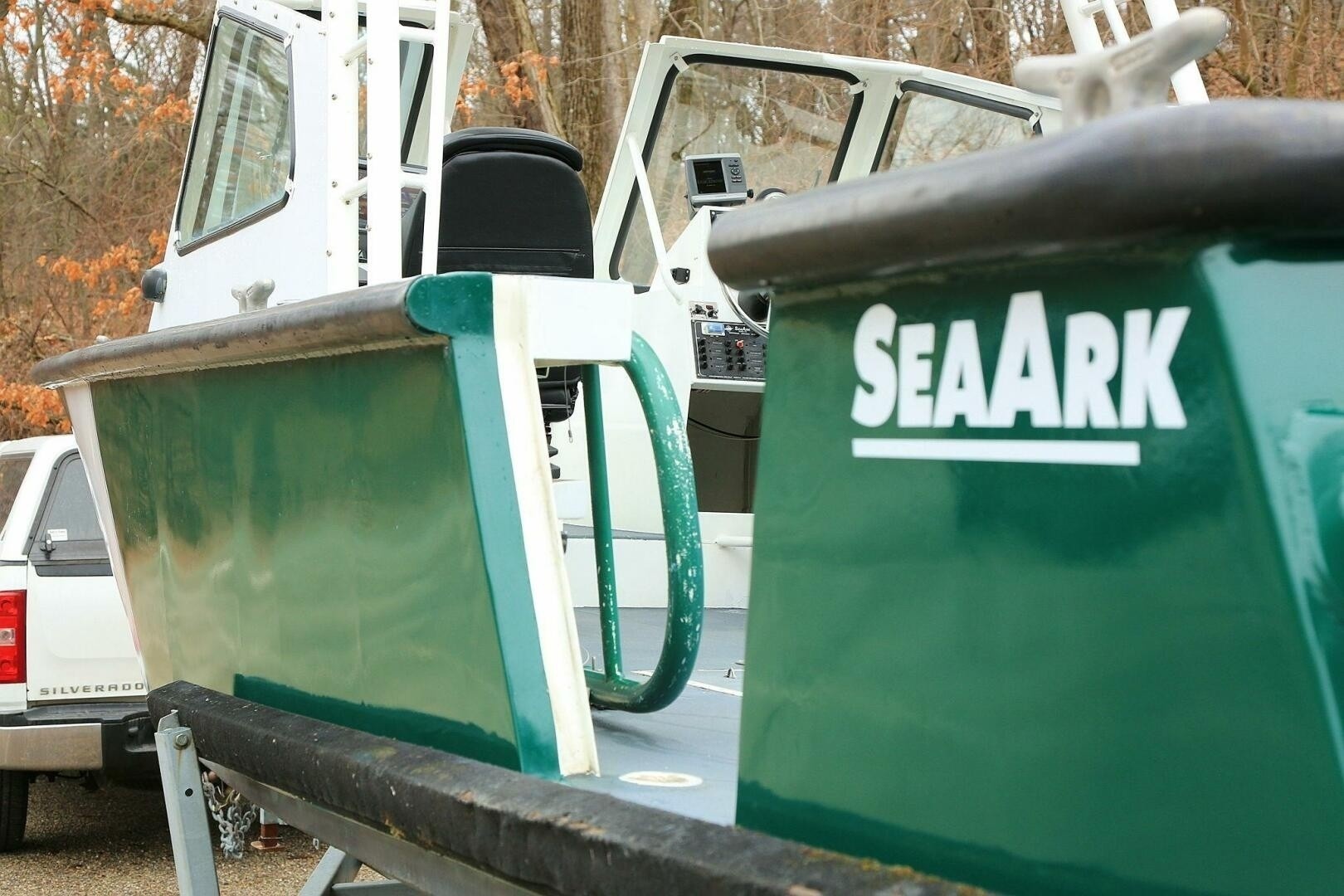 2002 SeaArk 25 V Commander SAMA 1365