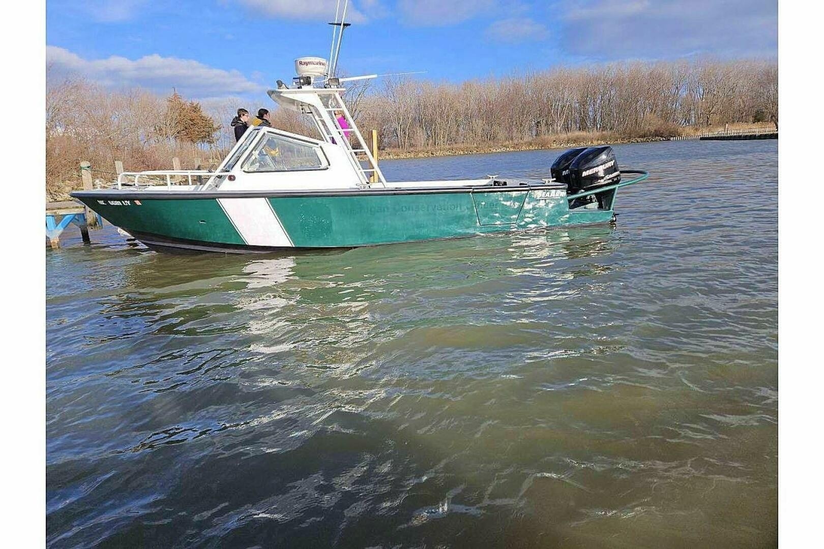 25ft SeaArk Yacht For Sale