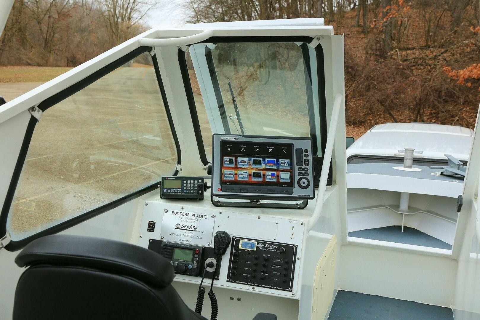 25ft SeaArk Yacht For Sale