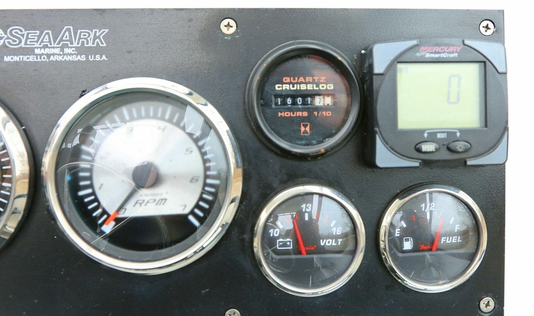 2002 SeaArk 25 V Commander SAMA 1365