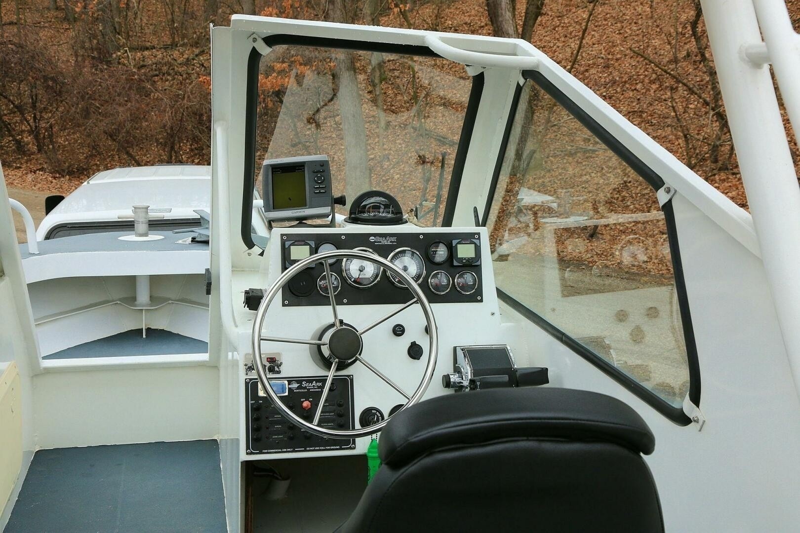 2002 SeaArk 25 V Commander SAMA 1365