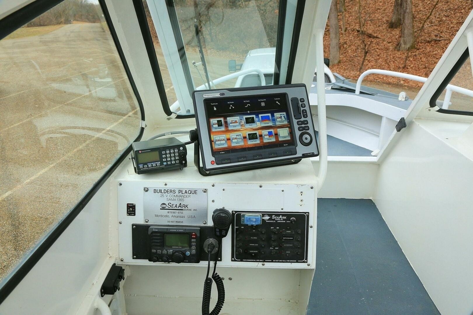 25ft SeaArk Yacht For Sale