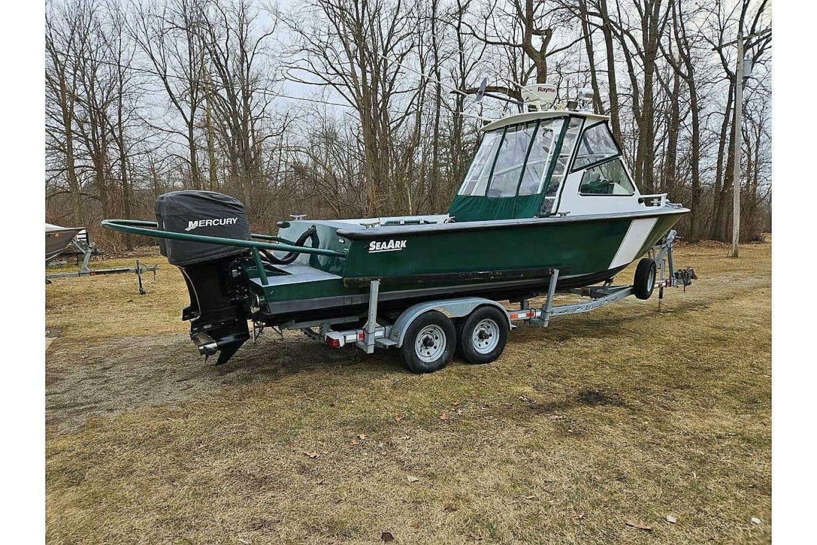 2002 SeaArk 25 V Commander SAMA 1365