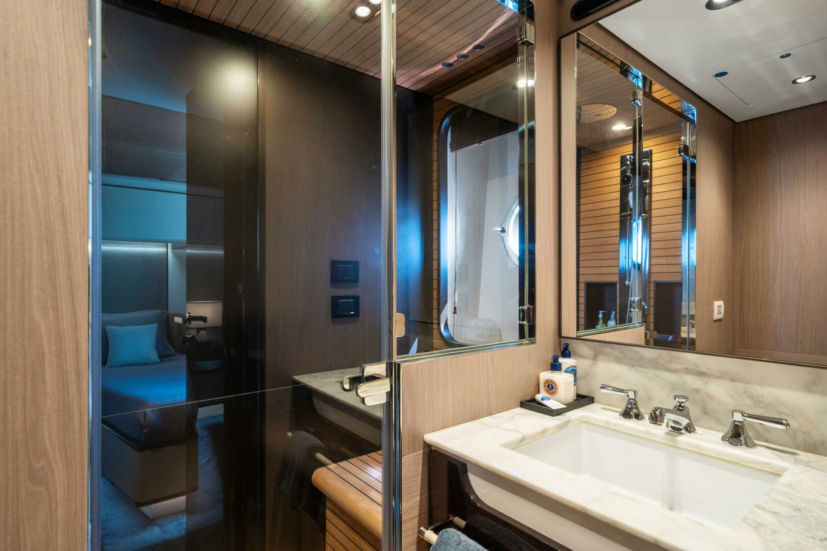 CHILLIN rsquo 88ft Azimut Yacht For Sale CHILLIN rsquo 88ft Azimut Yacht For Sale