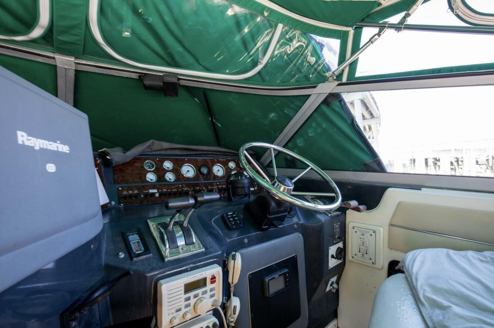 Calhoun s Saloon 42ft Sea Ray Yacht For Sale