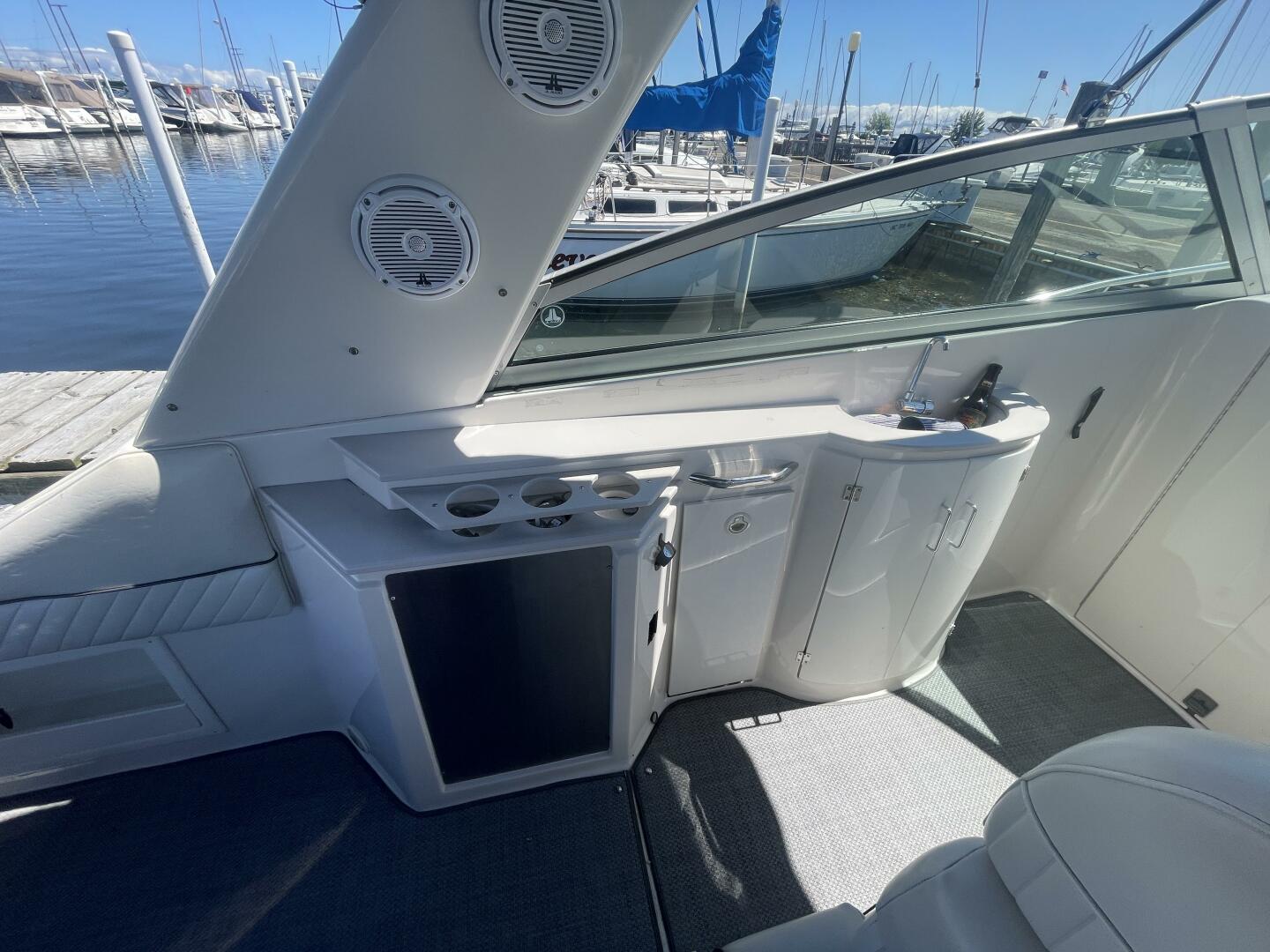 32ft Monterey Yacht For Sale