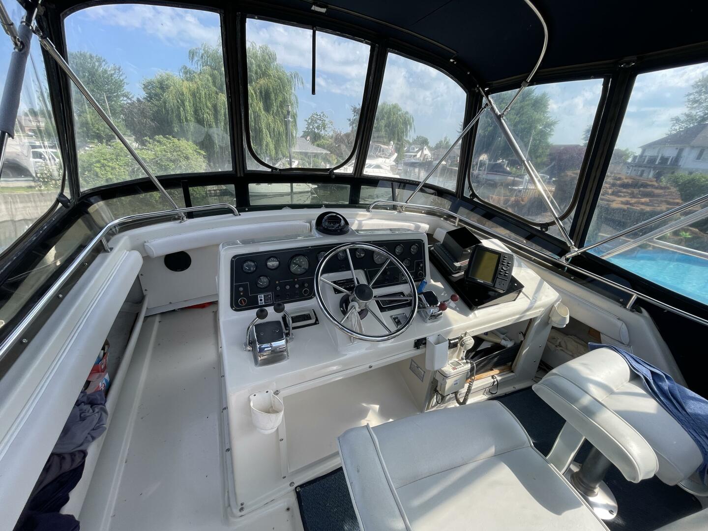 NO NAME 37ft Silverton Yacht For Sale