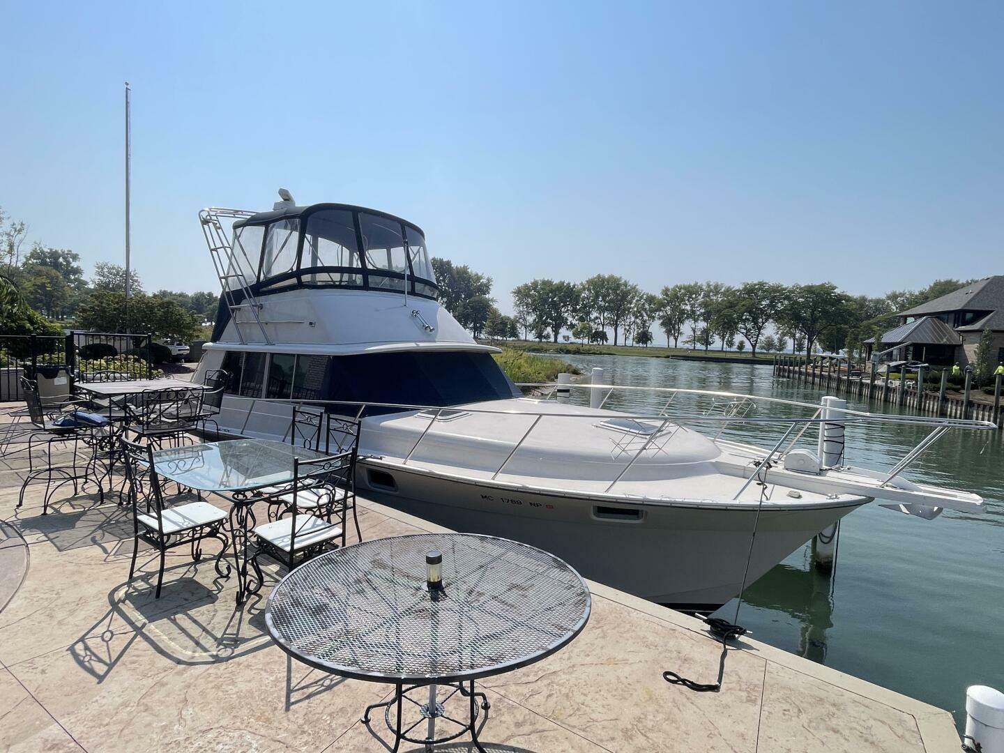 NO NAME 37ft Silverton Yacht For Sale