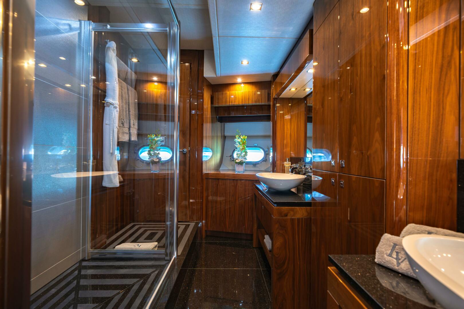 LADY VOLANTIS 115ft Sunseeker Yacht For Sale