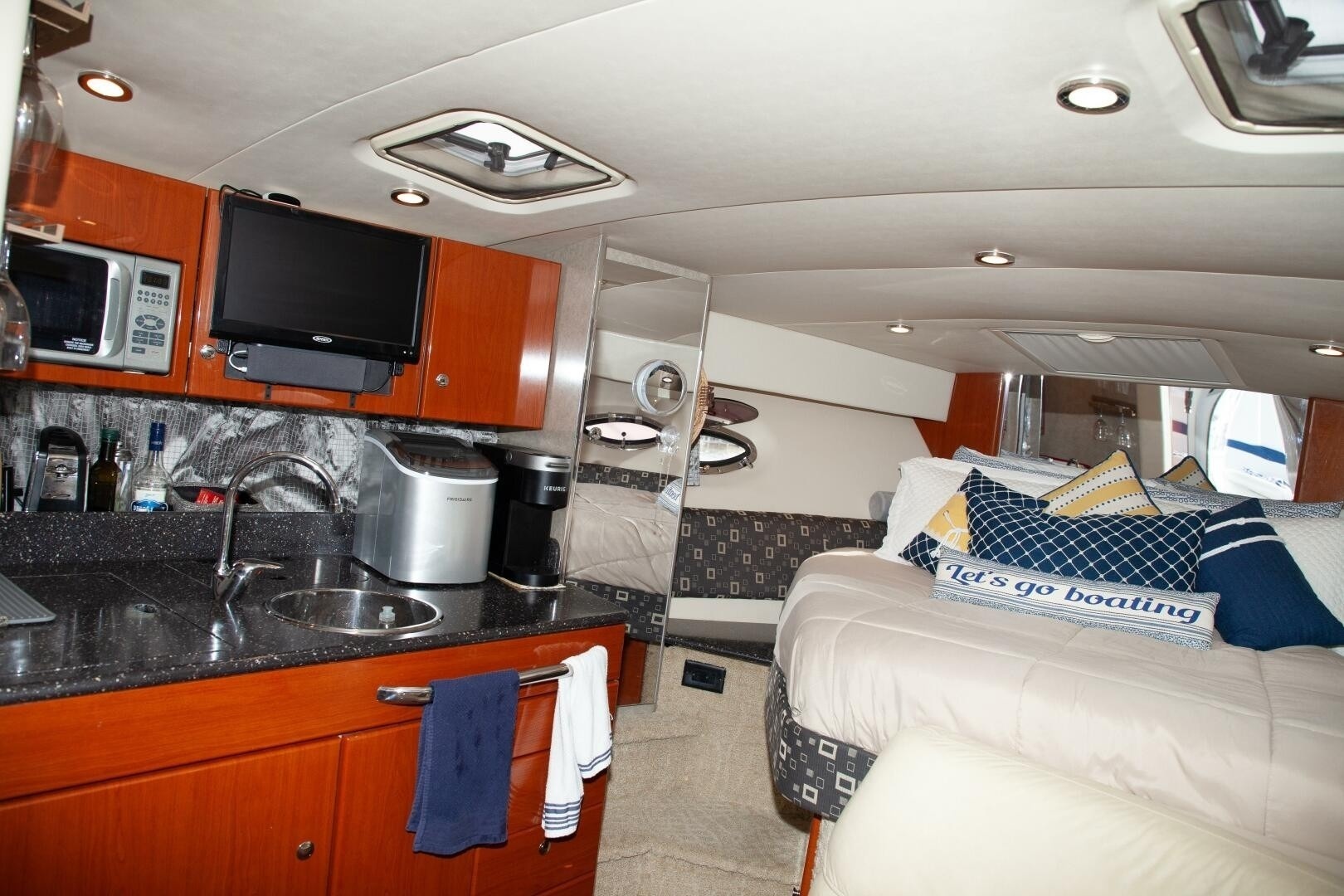 ATTITUDE IS EVERYTHING 32ft Formula Yacht For Sale