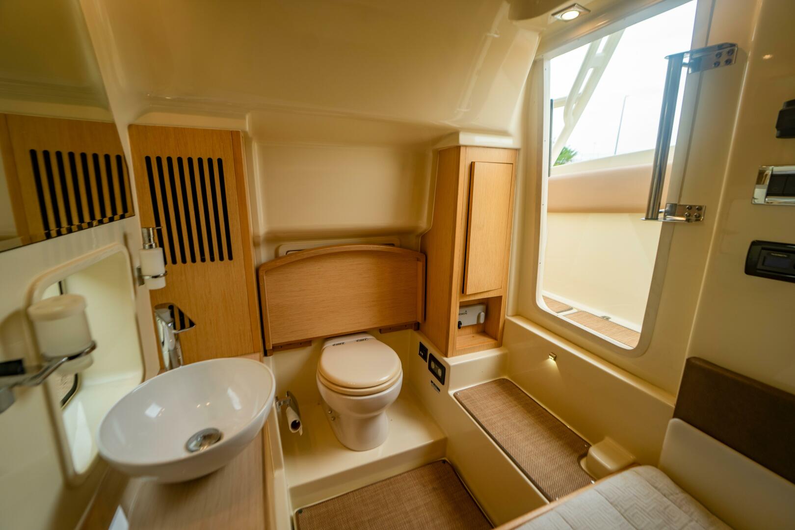 LADY LIBERTY 34ft Chris Craft Yacht For Sale