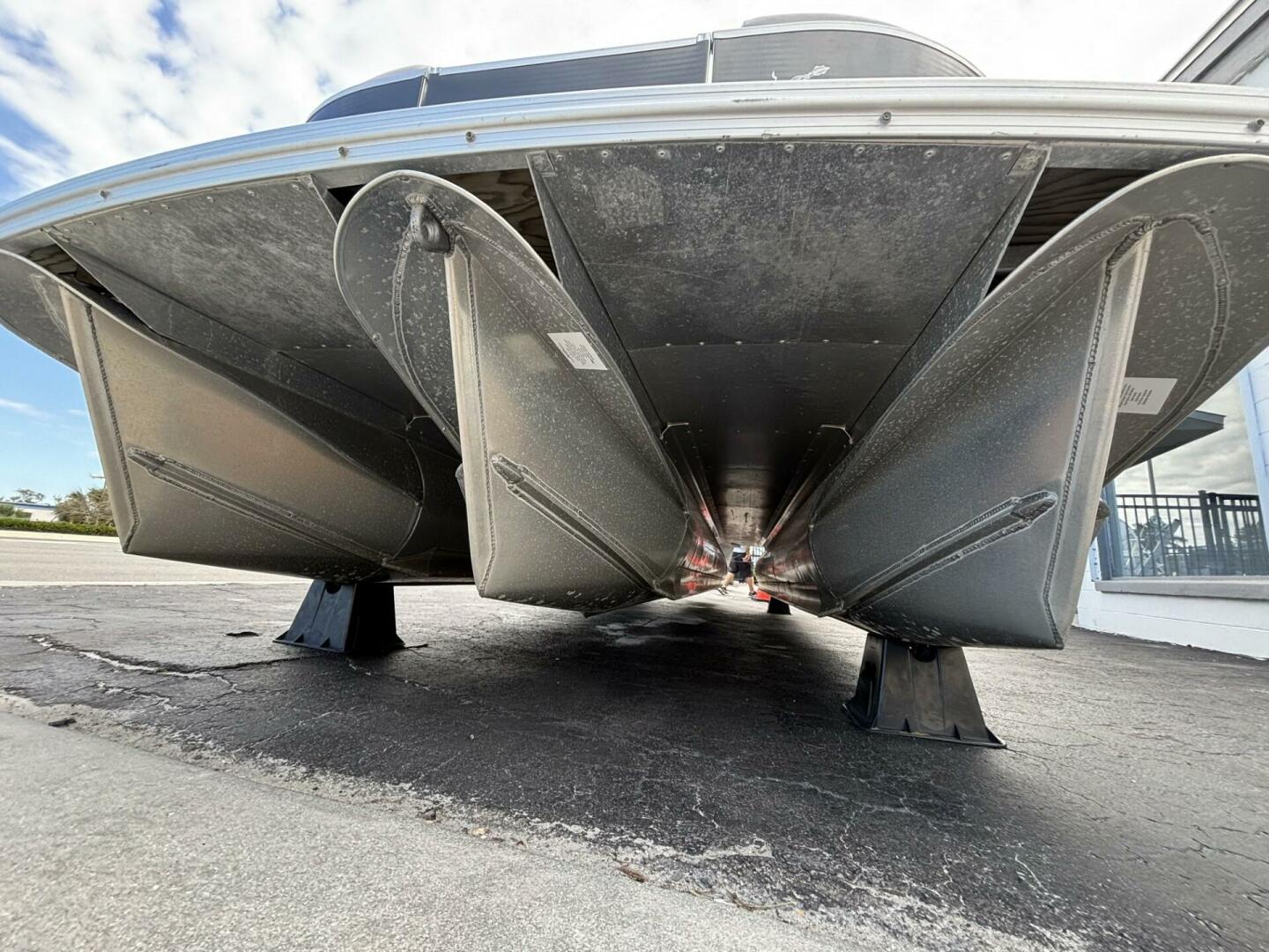 2017 Avalon Lsz 2485 Ql for sale